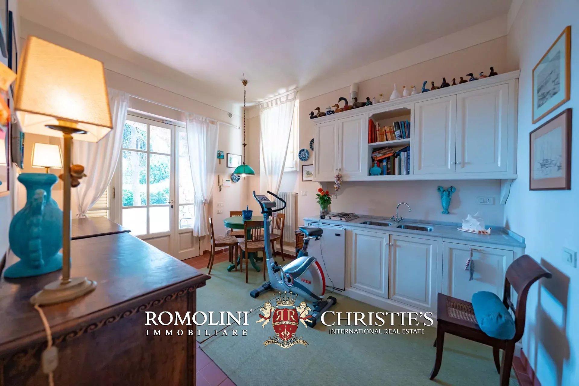 11 Bedroom Villa/Townhouse's Image 86