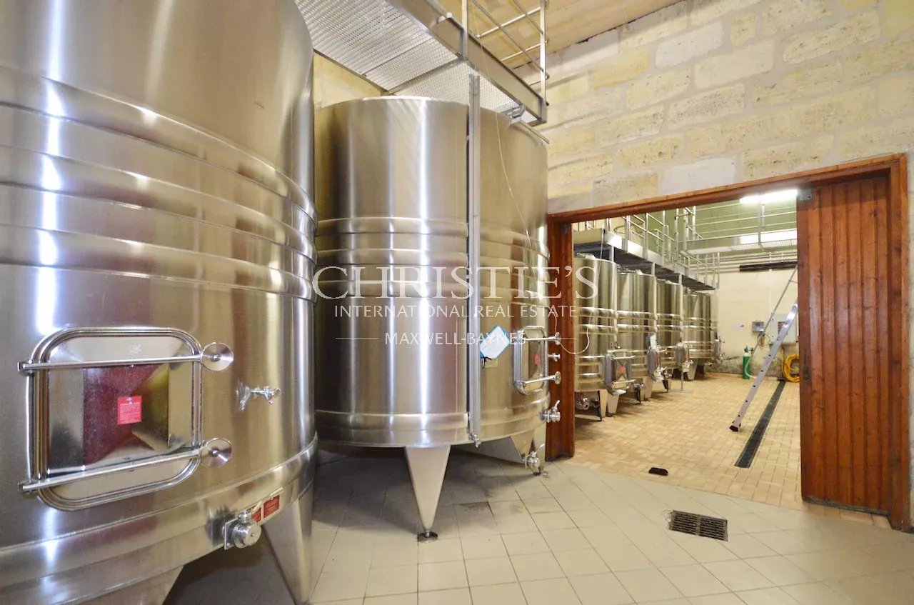 2 Bedroom Vineyard's Image 10