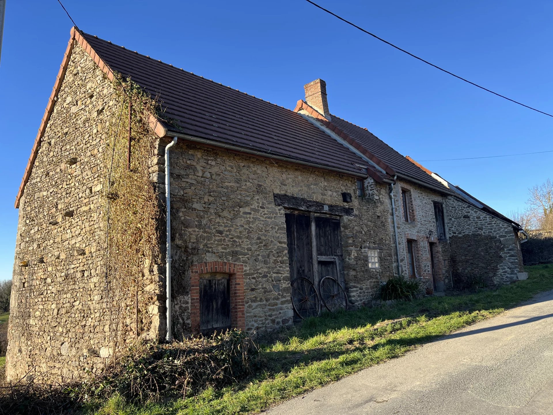 Farmhouse to renovate - Between Guéret and Jarnages