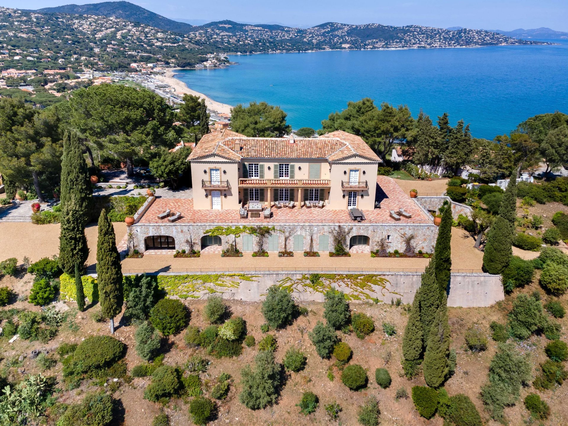 VILLA TOSCANE - SAINT-MAXIME - COTE D'AZUR -  24 personnes - 12 chambres