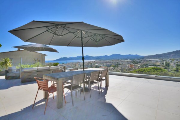 Cannes: absolute calm and close to amenities, villa with pool — photo 7