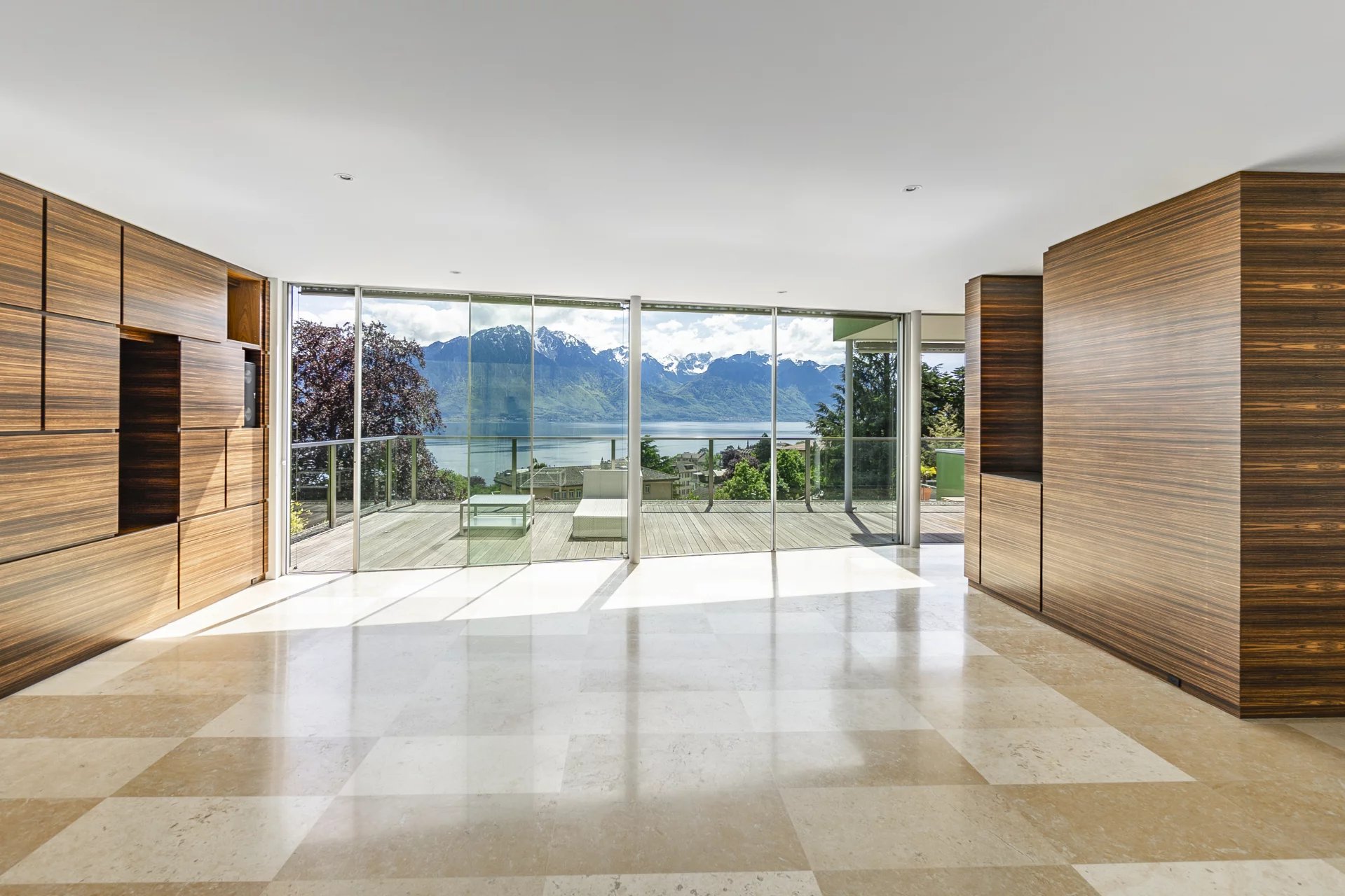 Contemporary penthouse with 360 ° view