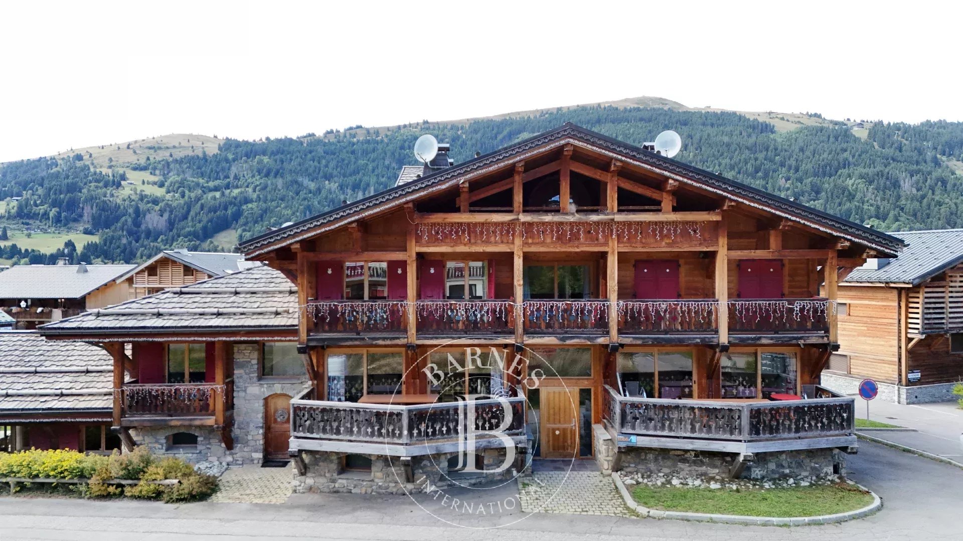 Photo of Les Gets – Ski-in/Ski-out property with 3 units