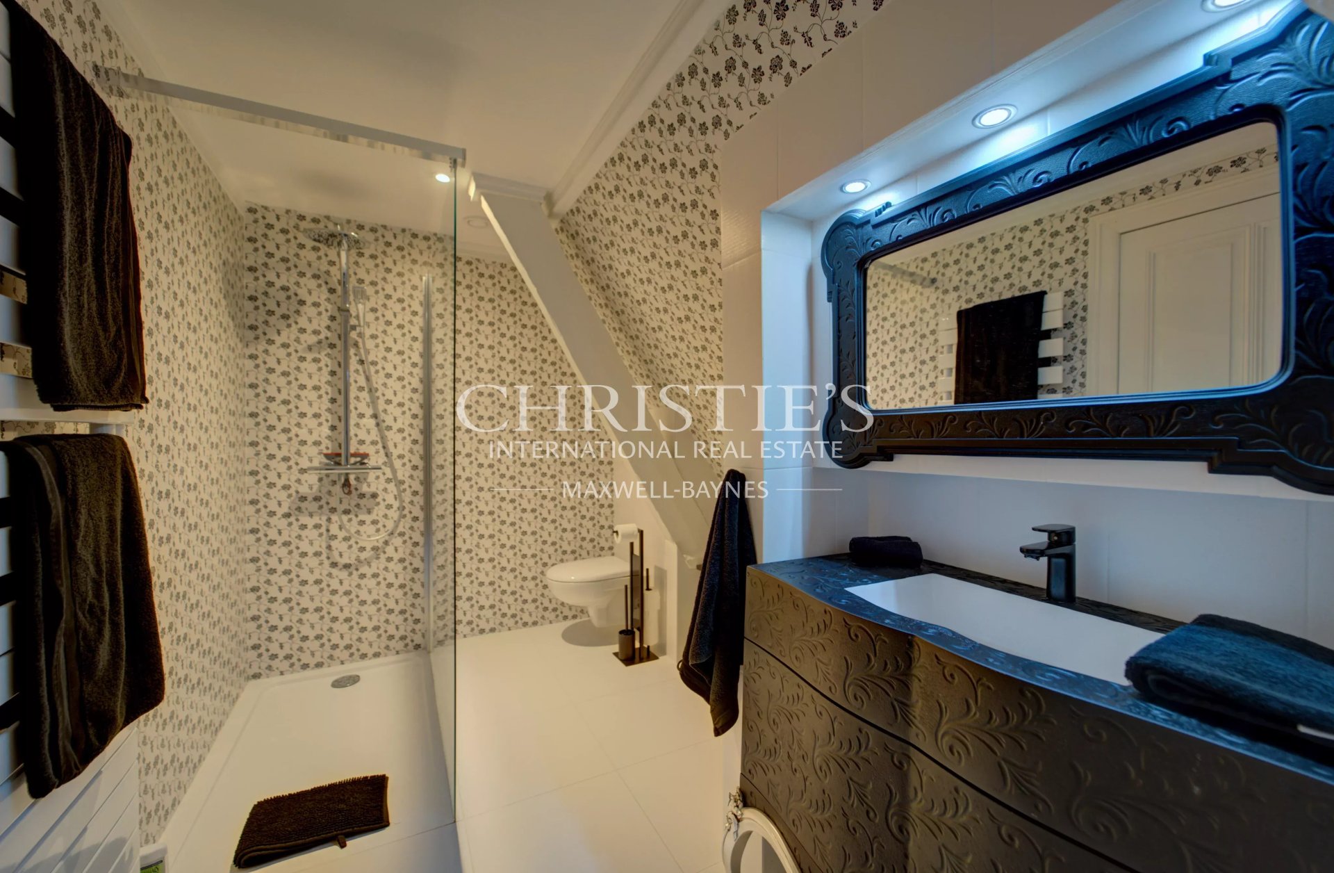 9 Bedroom Chateau's Image 28