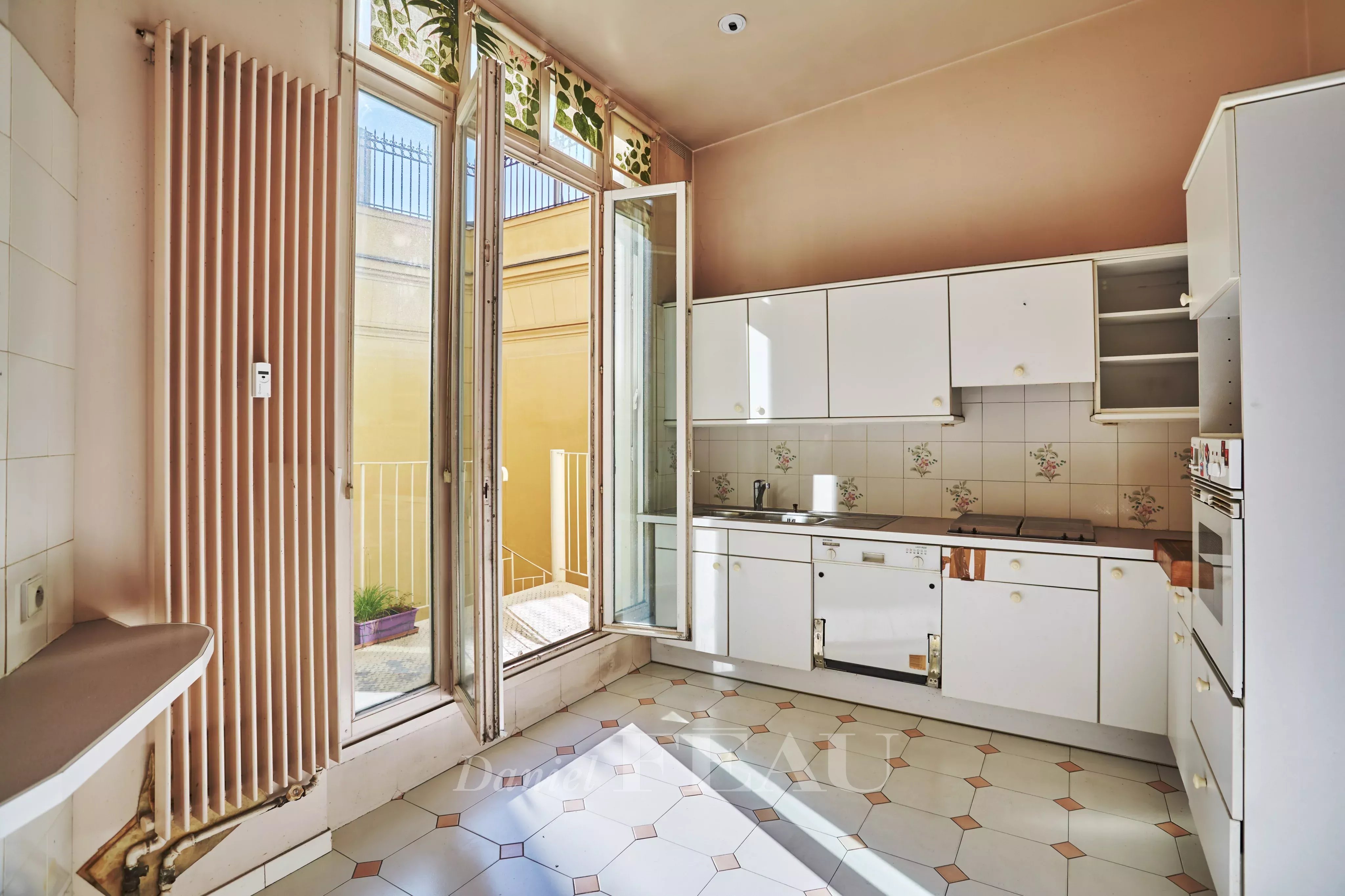 Sale Apartment Paris 8th