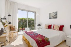 Exceptional 5-room flat – garden – 4 garages — photo 6 of 7