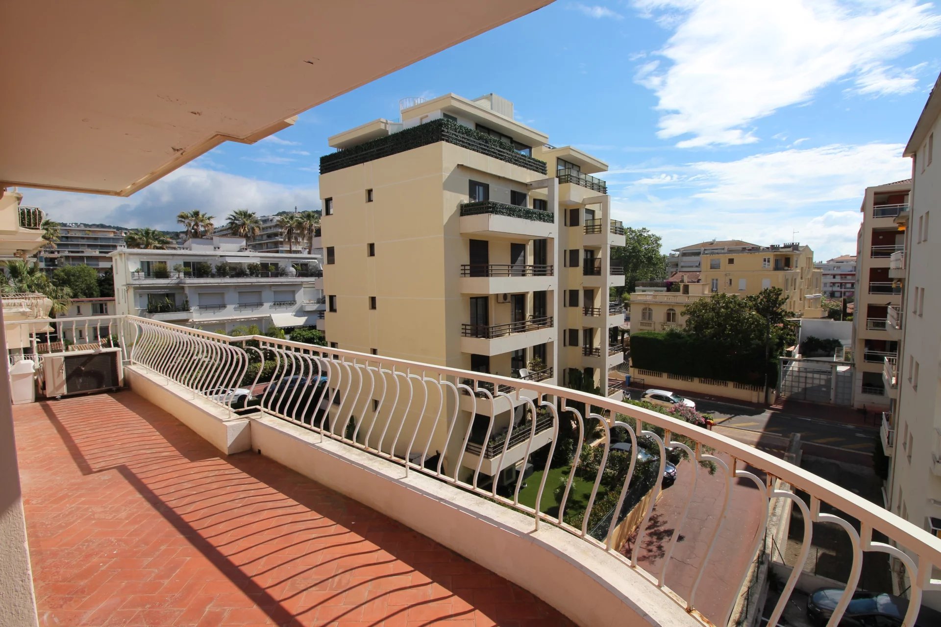 Cannes, Palm Beach, studio avec terrasse. Parking.