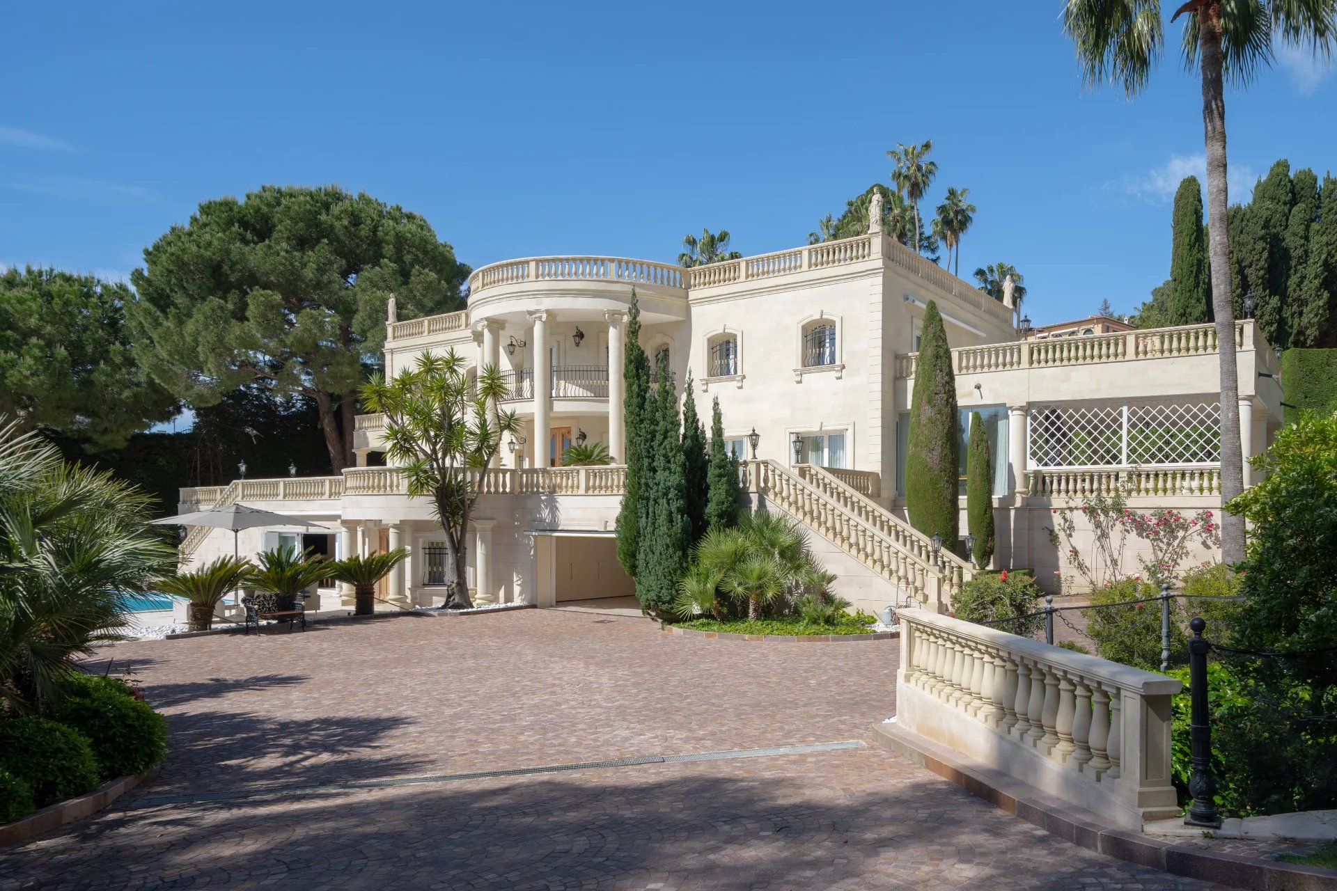 06400 CANNES VILLA