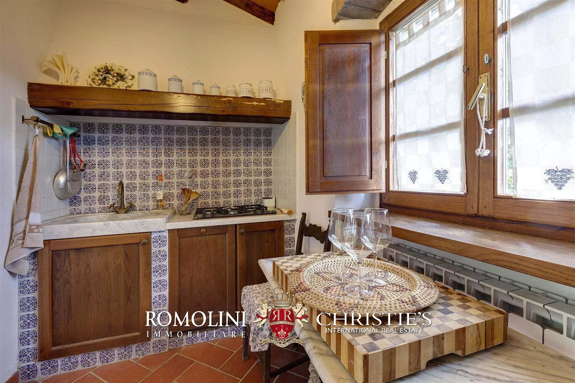 9 Bedroom Vineyard's Image 41