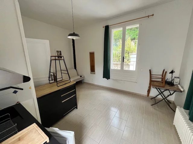 Tholonet / Palette: Studio avec jardin de 40m2 env.