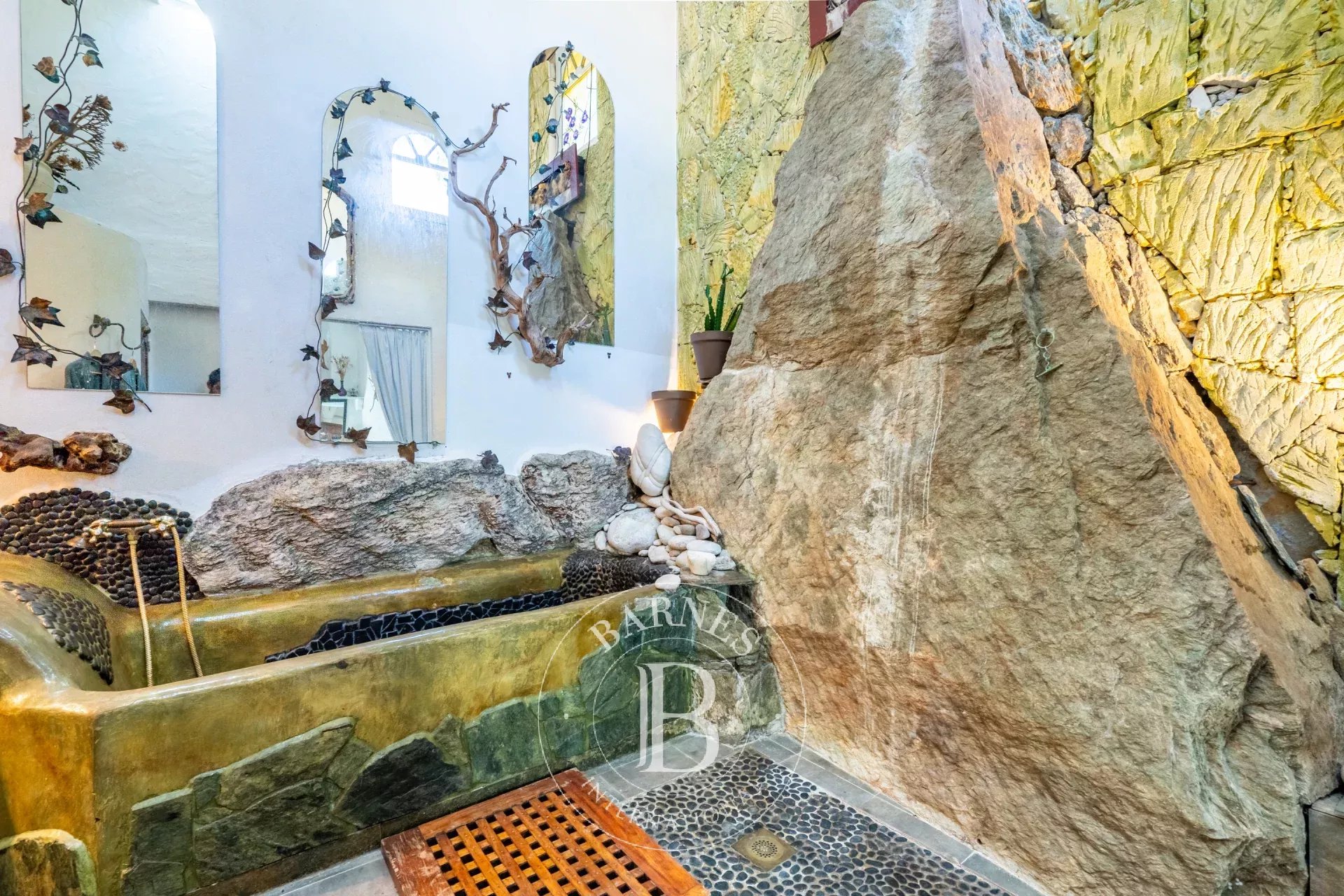 Saint-Florent, exceptional estate, 8 rooms, walking distance to beach, swimming pool, panoramic sea view - picture 16 title=