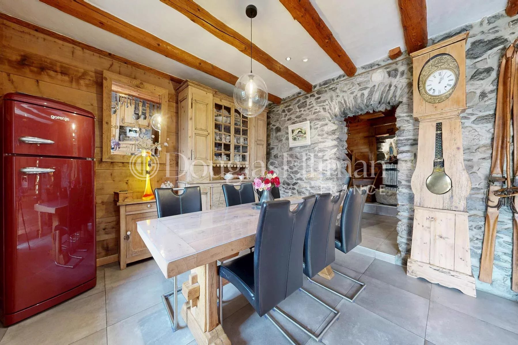 PASSY – Une auberge historique magnifiquement restaurée, dotée de 7 chambres. - Image nᵒ2