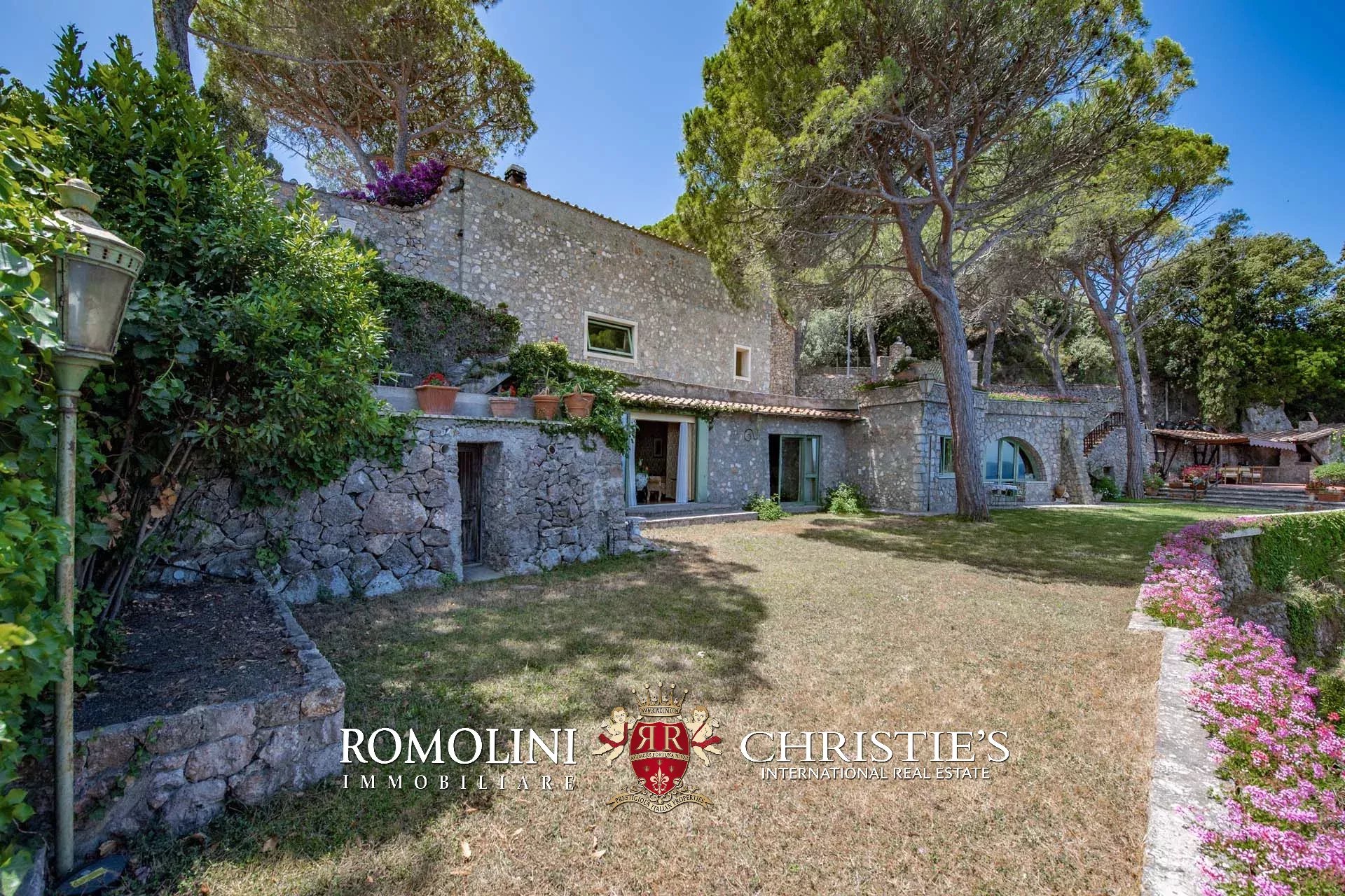 4 Bedroom Villa/Townhouse's Image 9