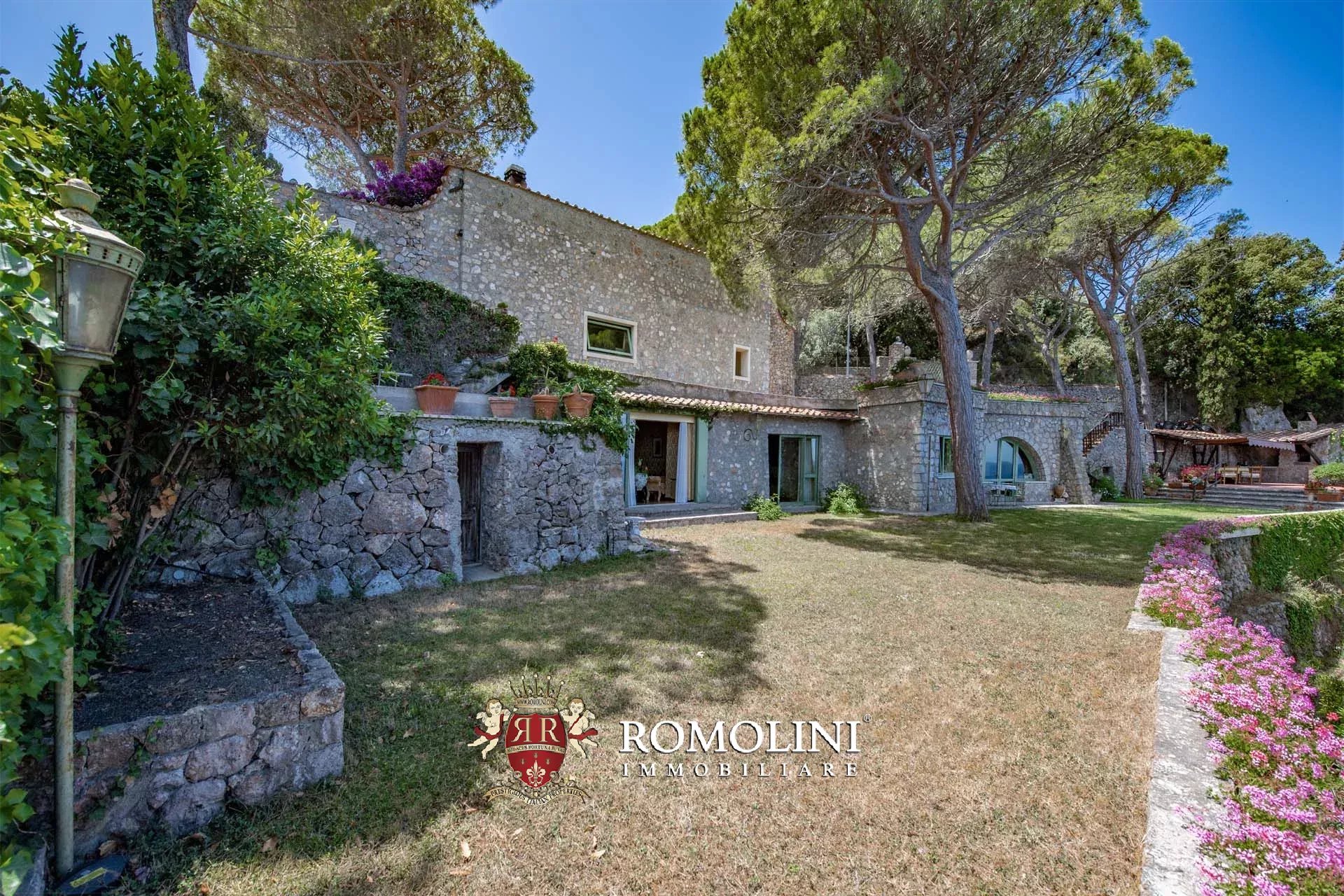 4 Bedroom Villa/Townhouse's Image 9