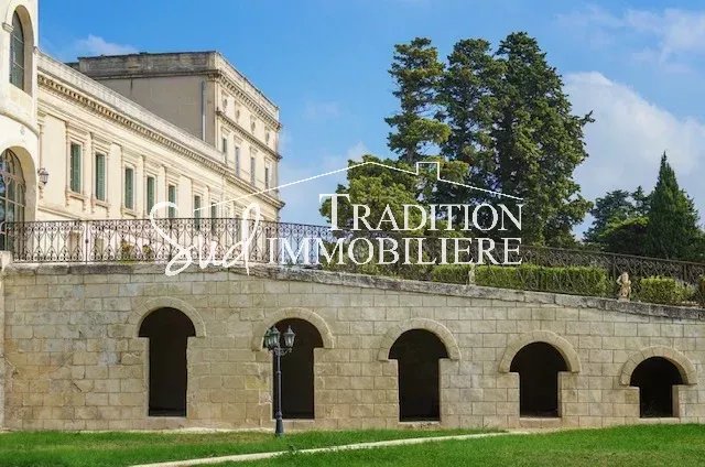UN CHATEAU AU COEUR DES ALPILLES