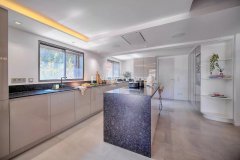 Waterfront Family Estate in Théoule-sur-Mer | Luxury Seafront Villa — photo 5 of 7