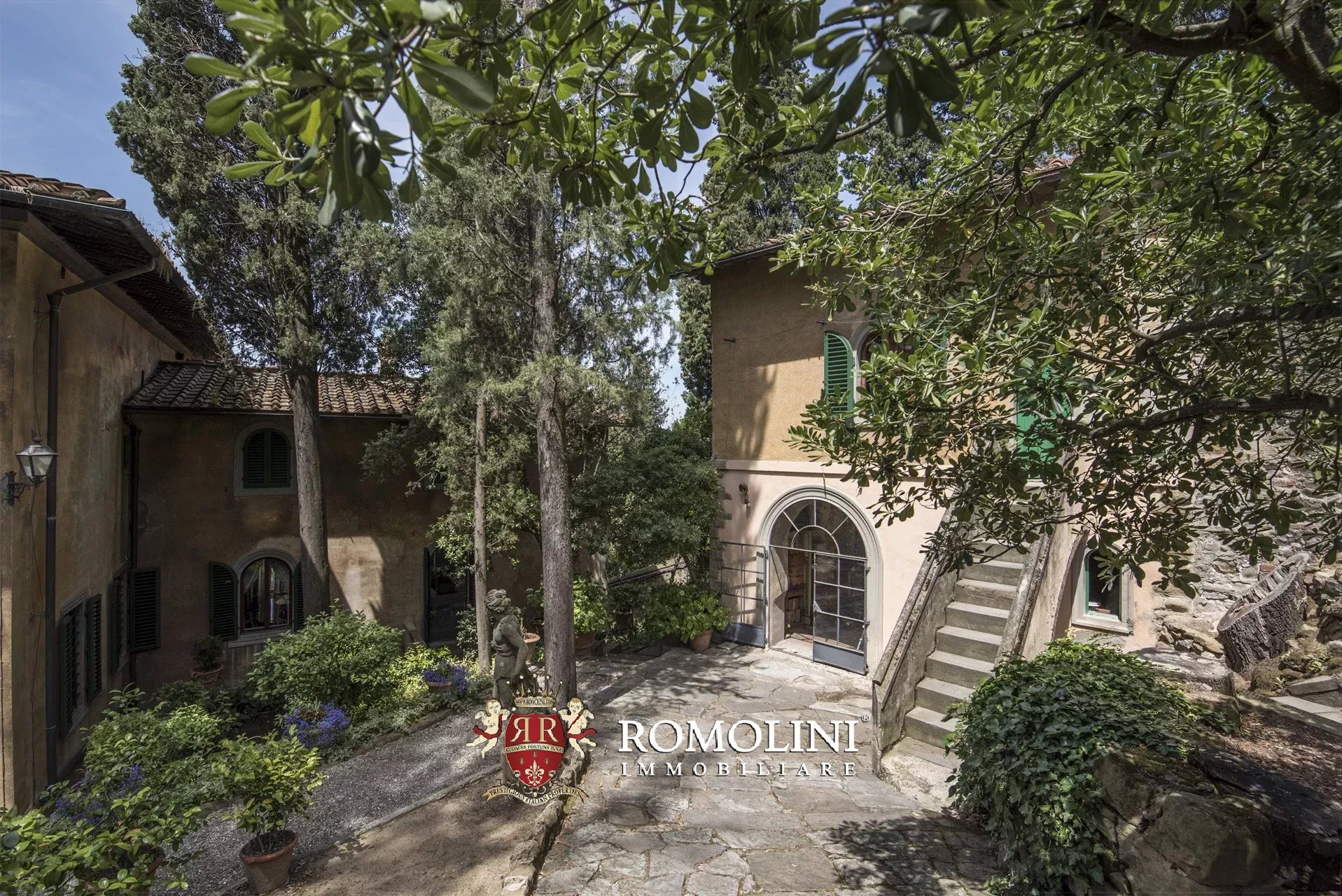 8 Bedroom Villa/Townhouse's Image 9