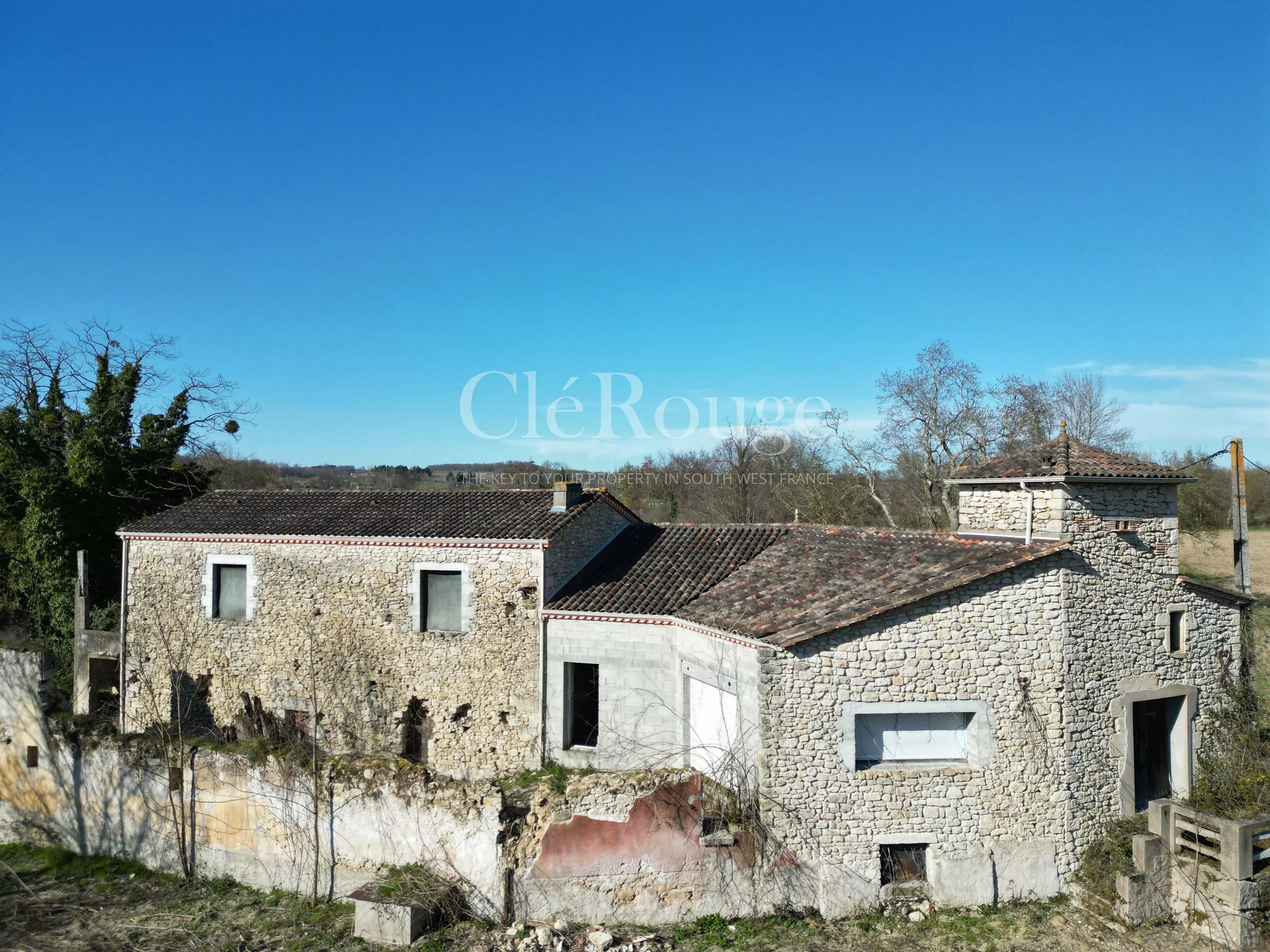 Close to Monségur - Magnificent waterfront property to renovate