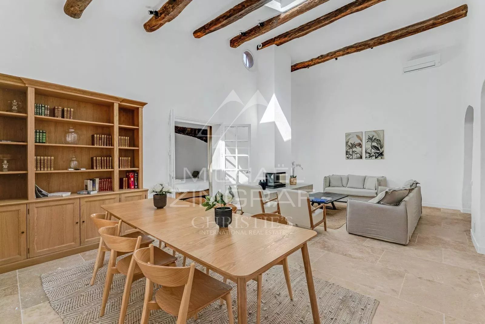 5 Bedroom Villa/Townhouse's Image 4