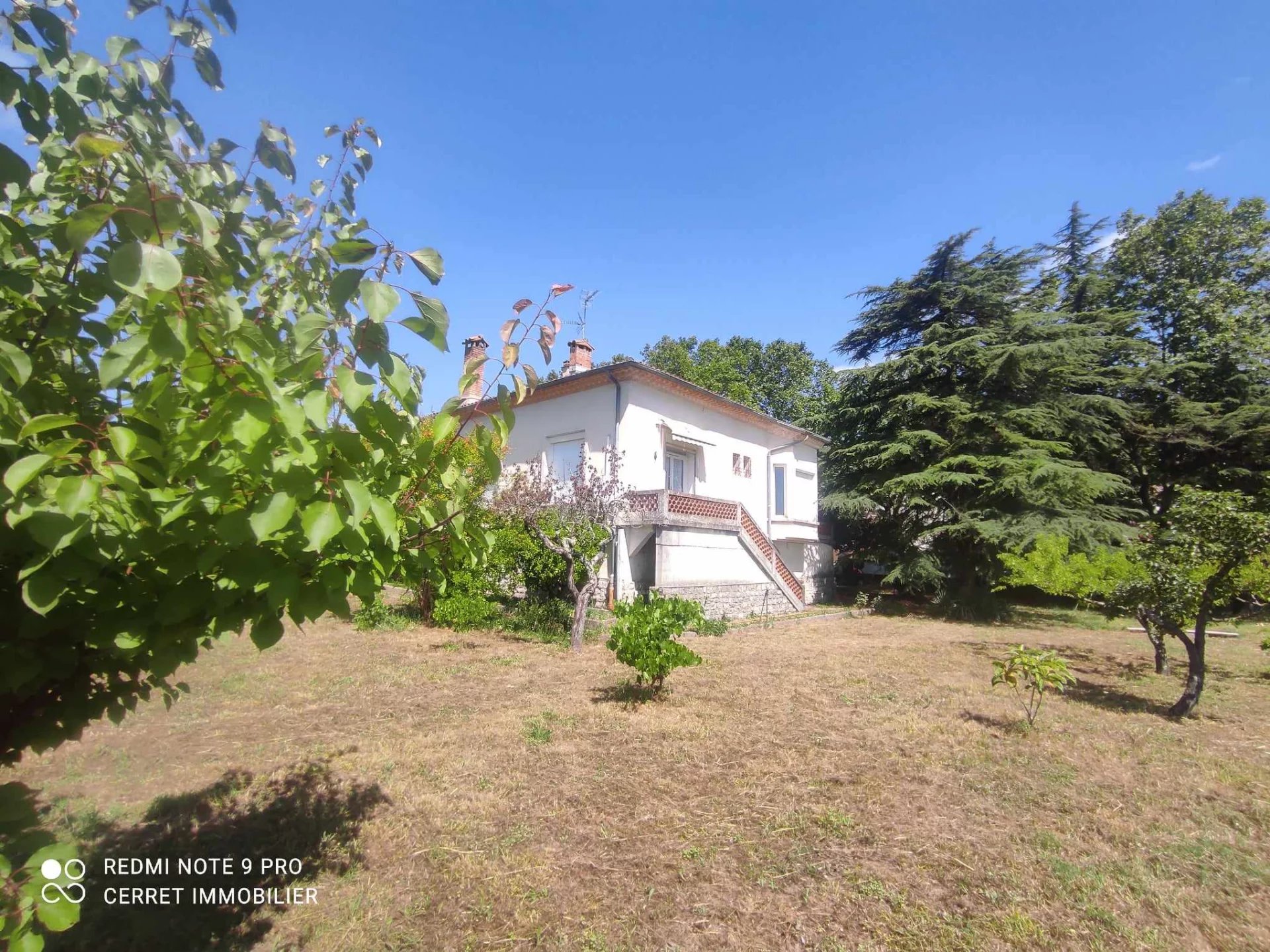 Villa et studio sur 1858 m² de jardin