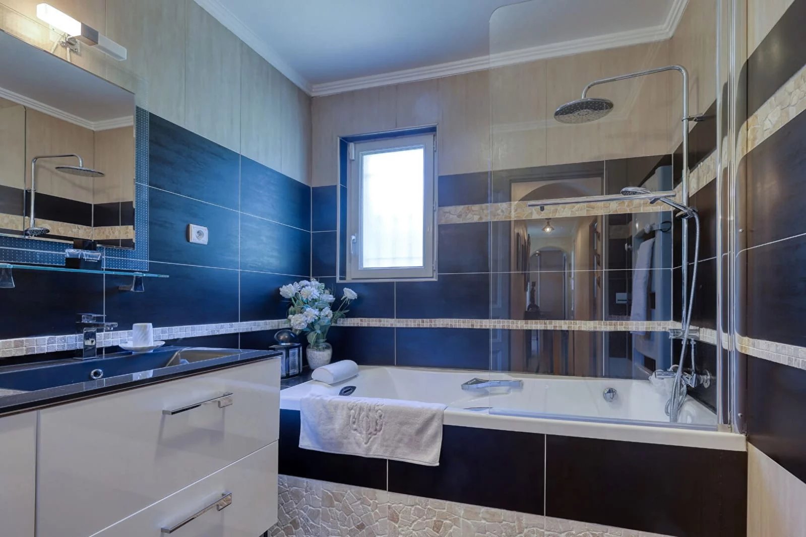VERY NICE 4 BEDROOMS VILLA WITH POOL FOR SALE AUPS