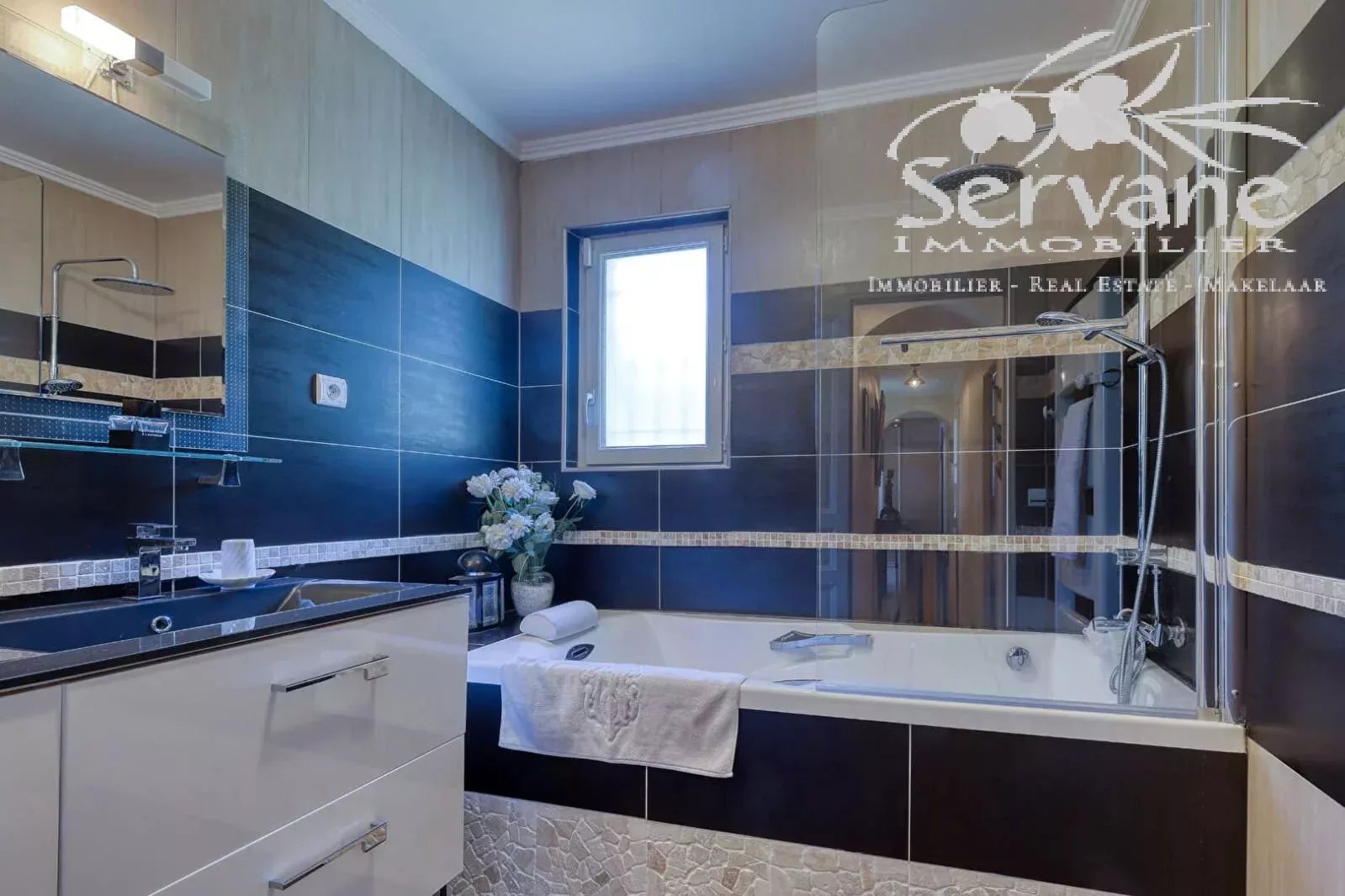 VERY NICE 4 BEDROOMS VILLA WITH POOL FOR SALE AUPS
