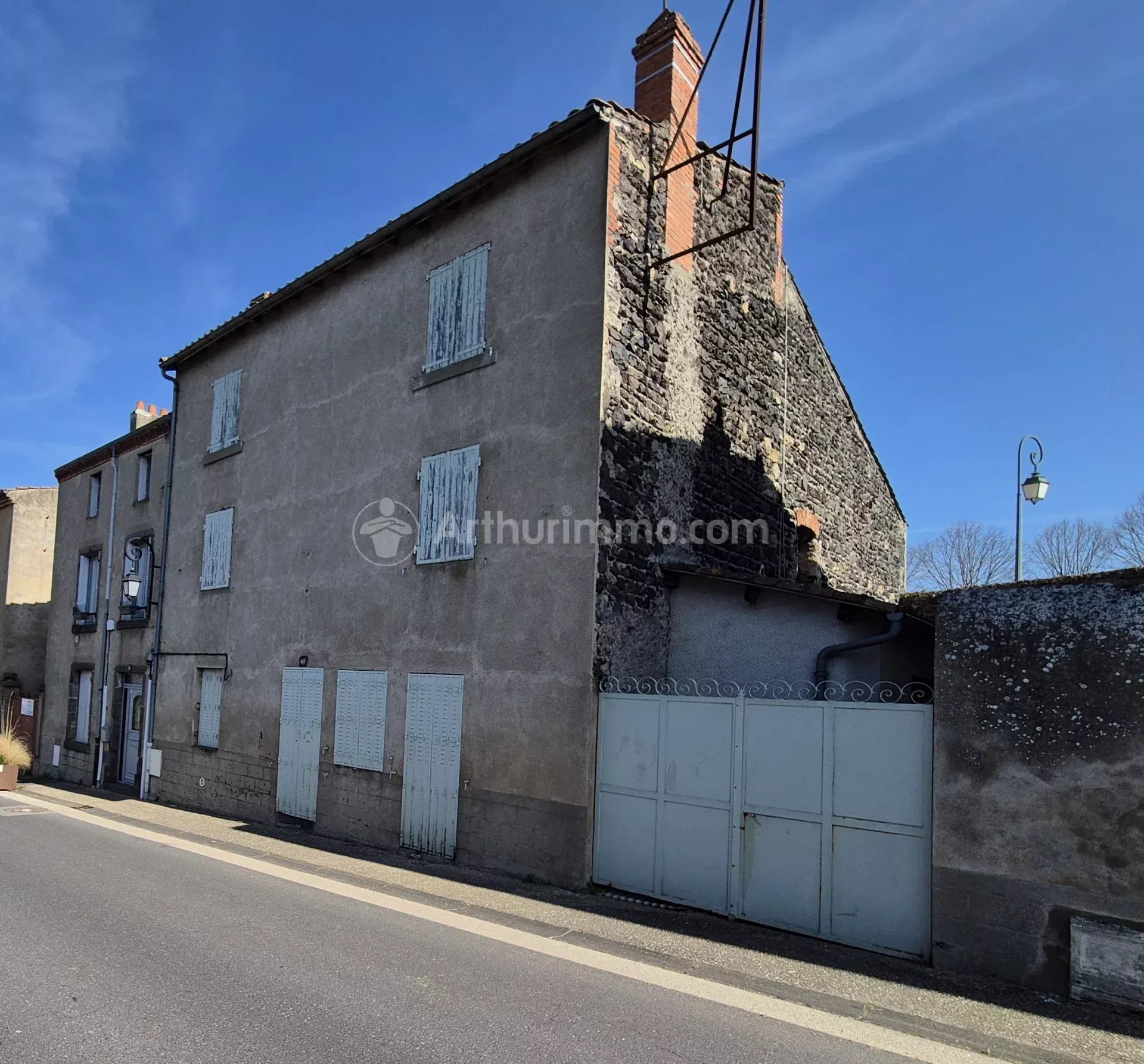 Exclusivité sur Saint Saturnin-Ensemble immobilier avec fort potentiel