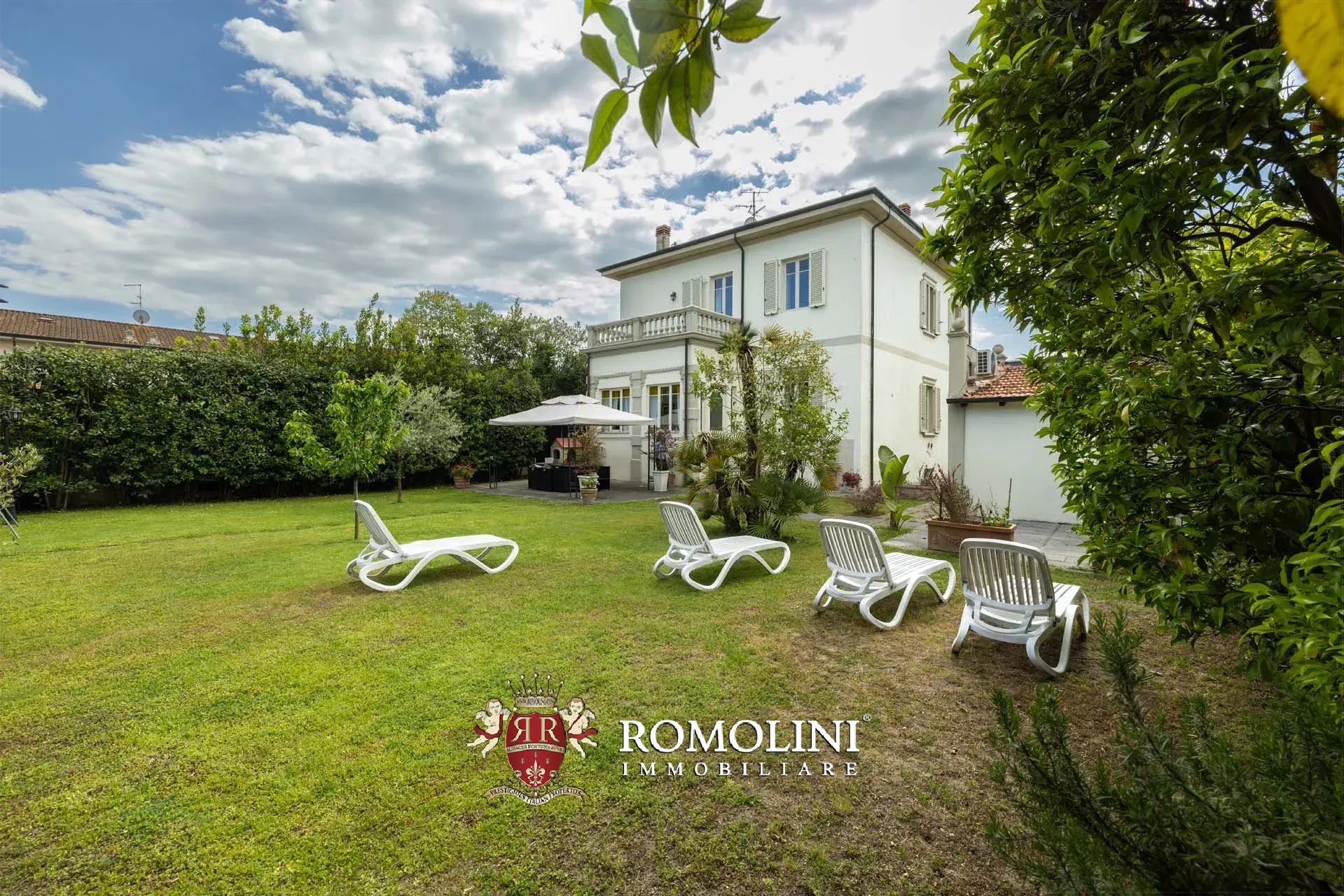6 Bedroom Villa/Townhouse's Image 7