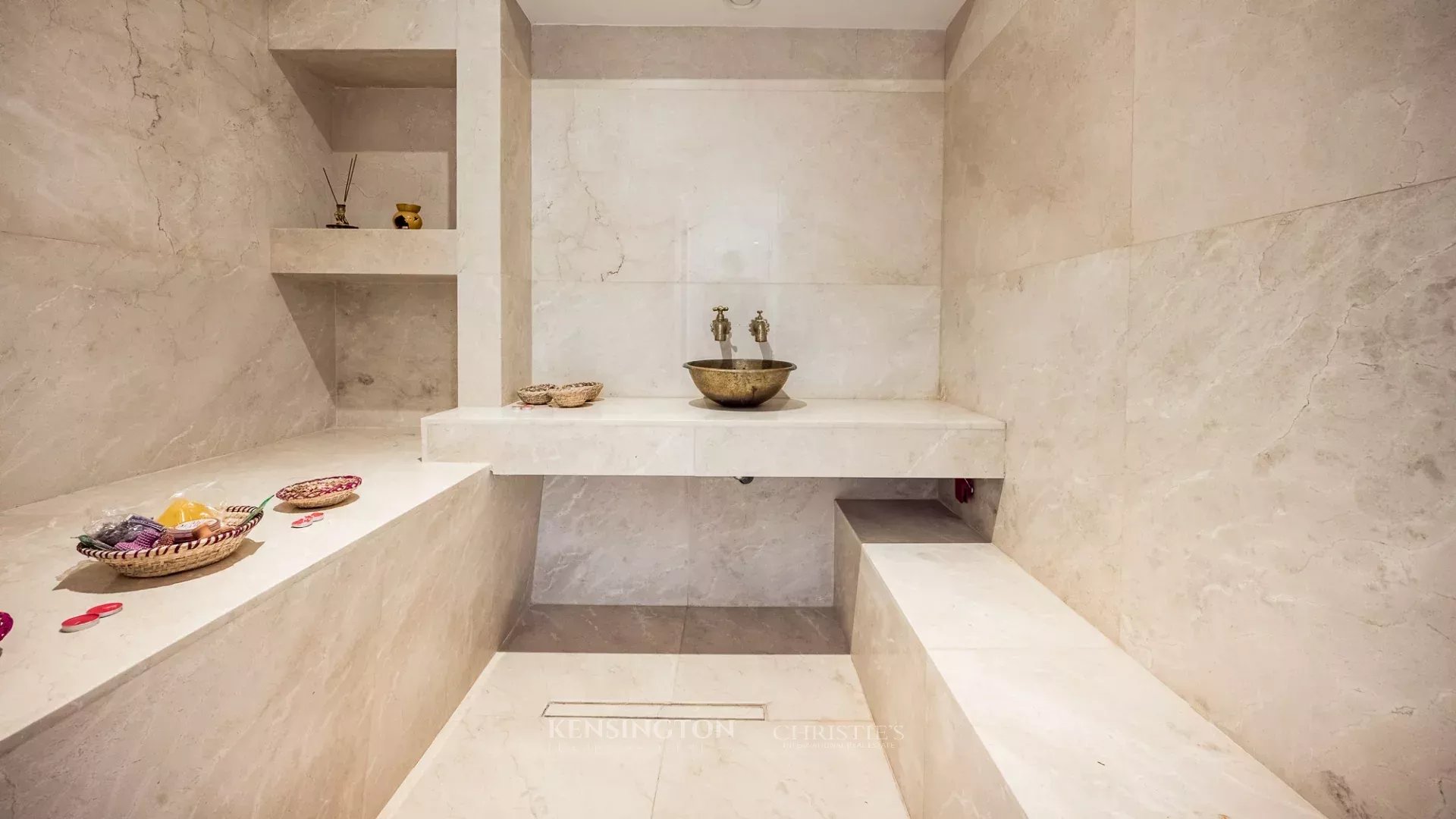 6 Bedroom Villa/Townhouse's Image 26