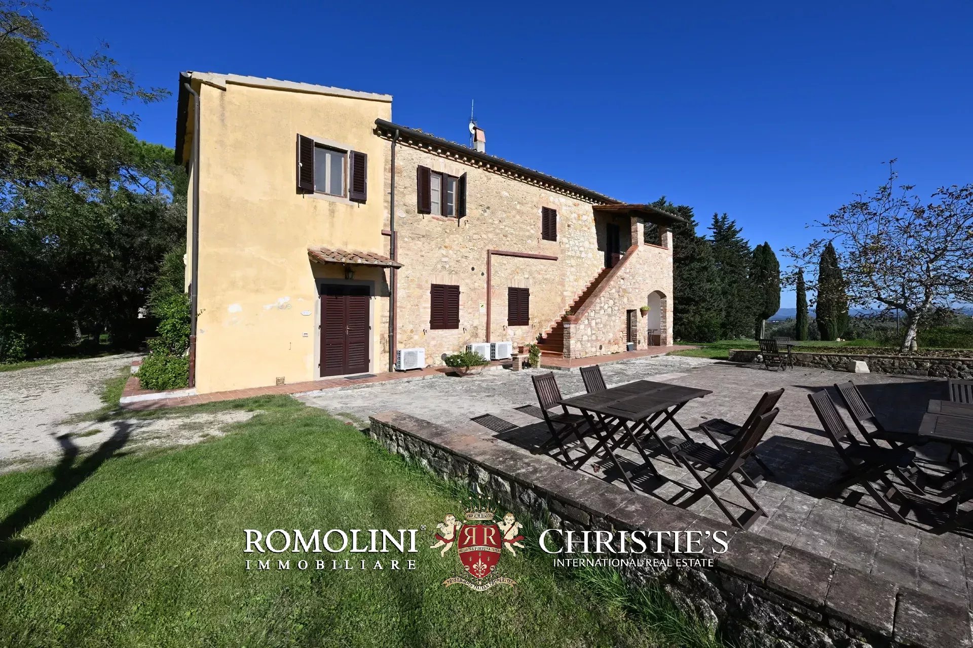 35 Bedroom Vineyard's Image 24
