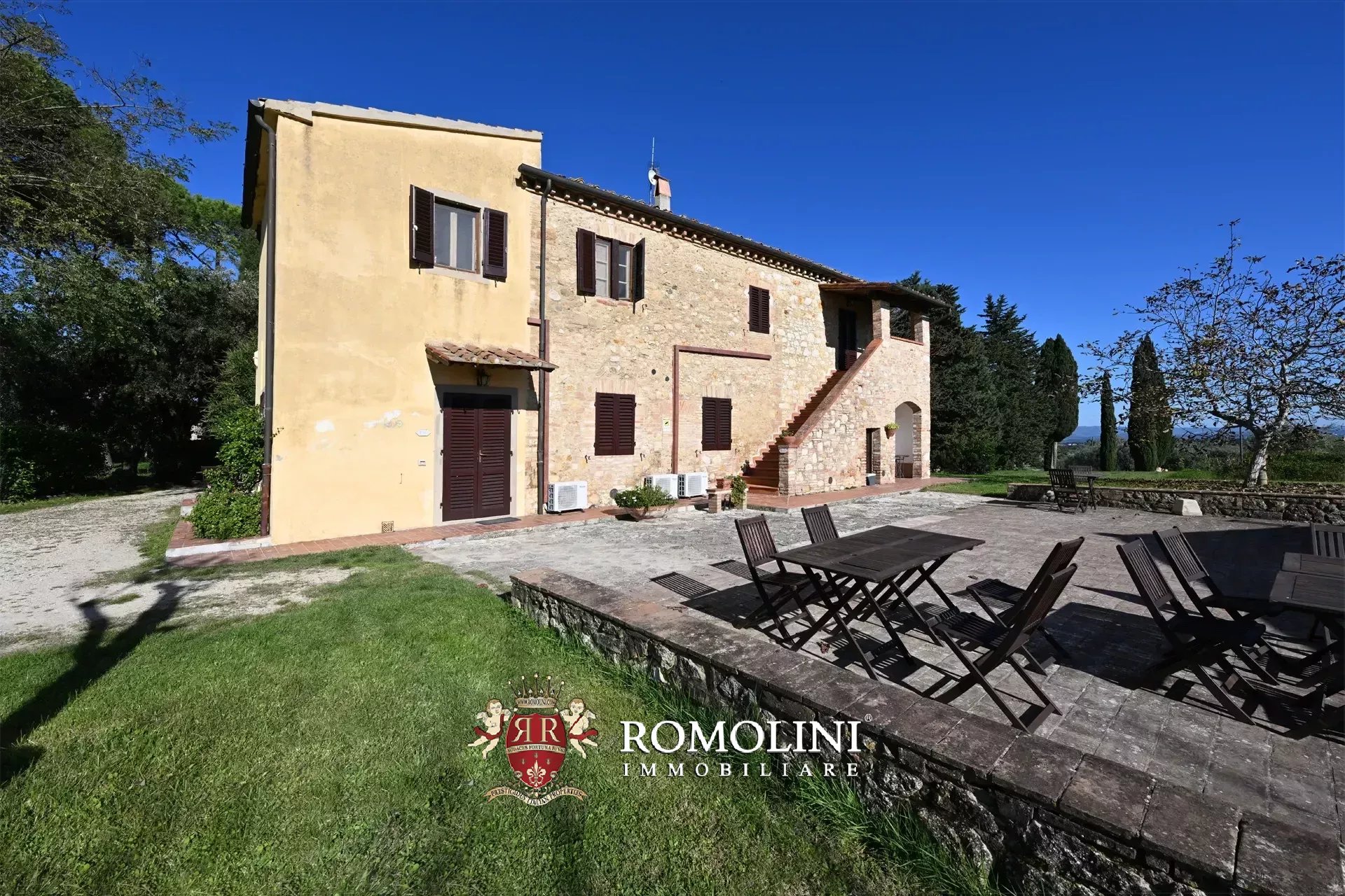 35 Bedroom Vineyard's Image 24