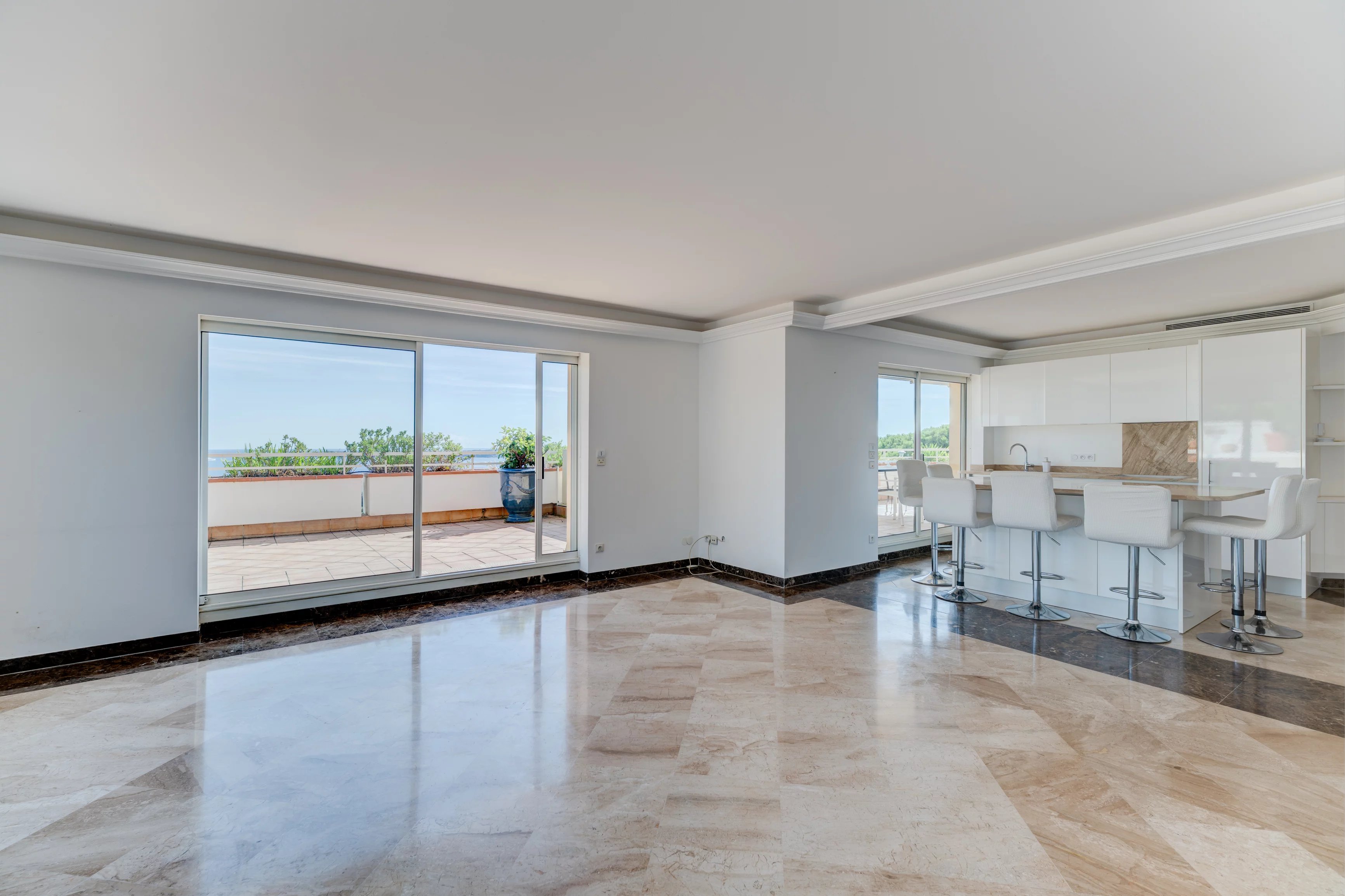 Image of Apartment - 2 Bedrooms - 1 Bathrooms for Sale in Alpes-Maritimes-Cannes-France, Image 5