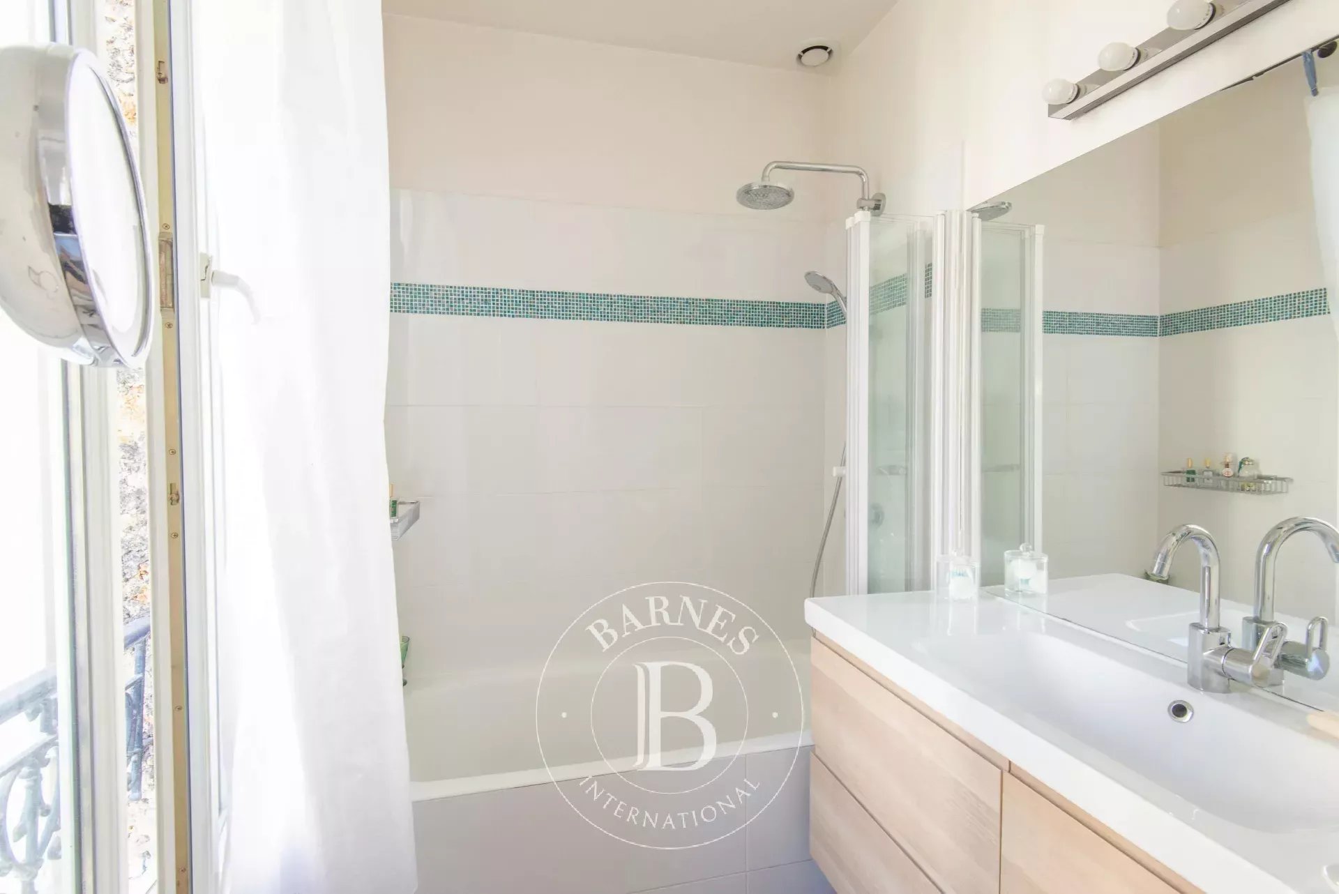 Ev Vanves - picture 8