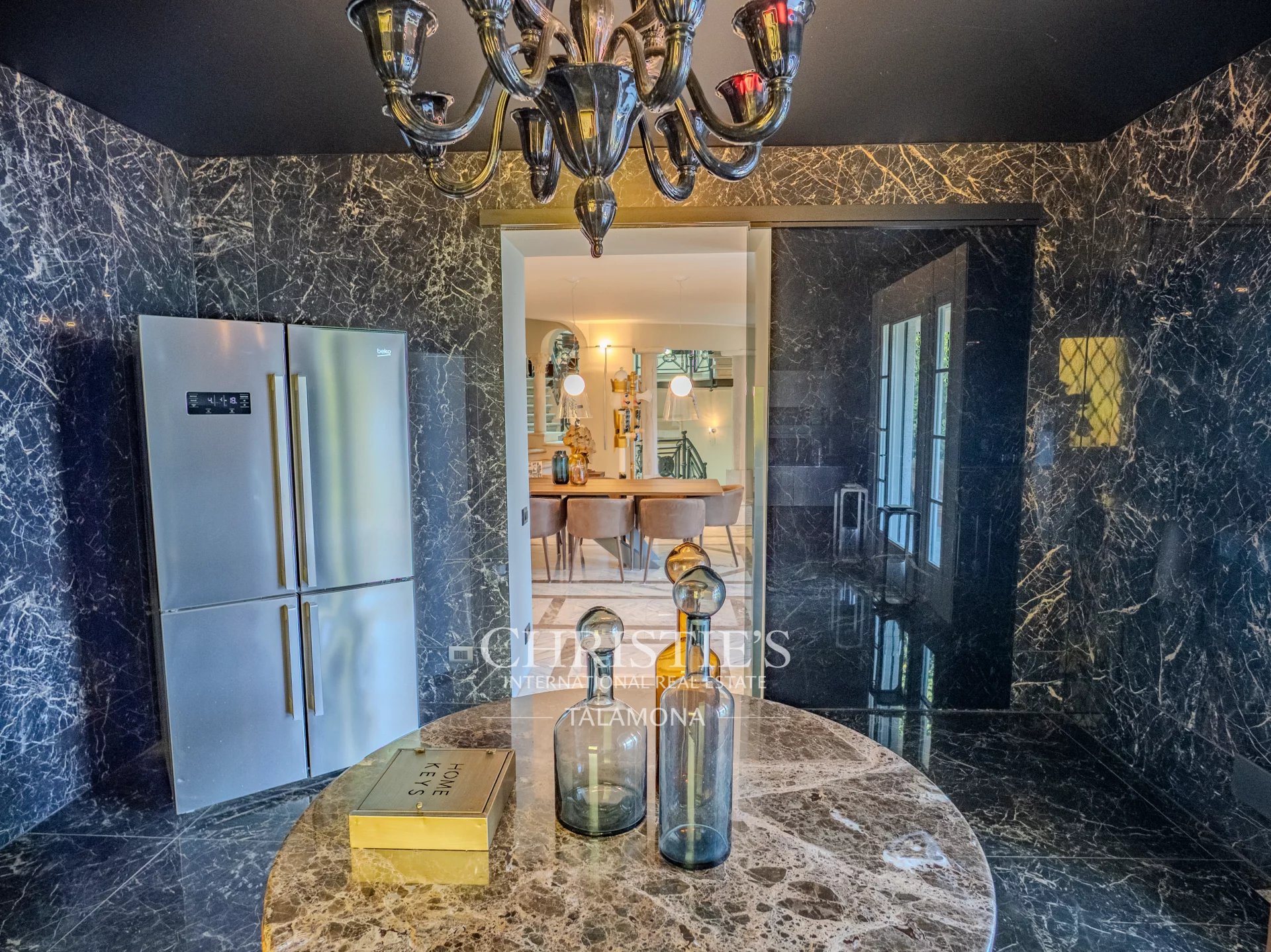 6 Bedroom Villa/Townhouse's Image 7