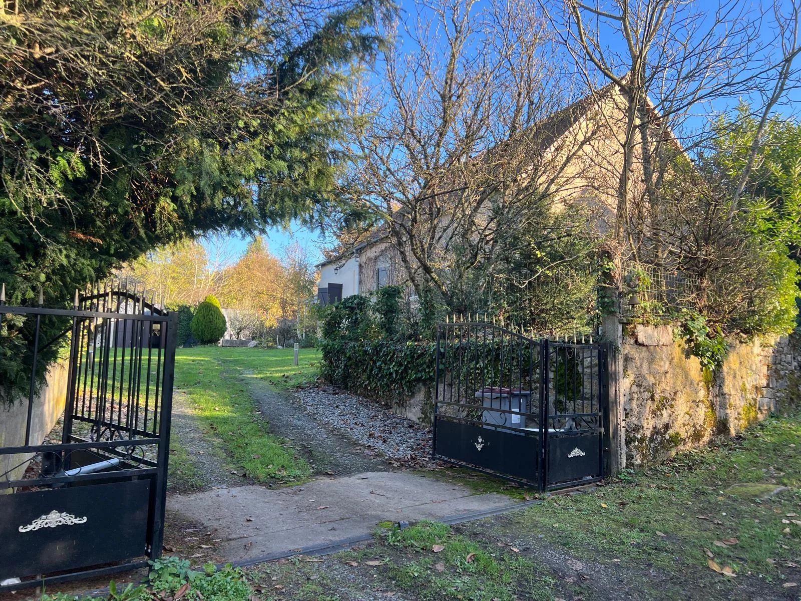 Te koop in de Indre een huis op 4873 m2 grond