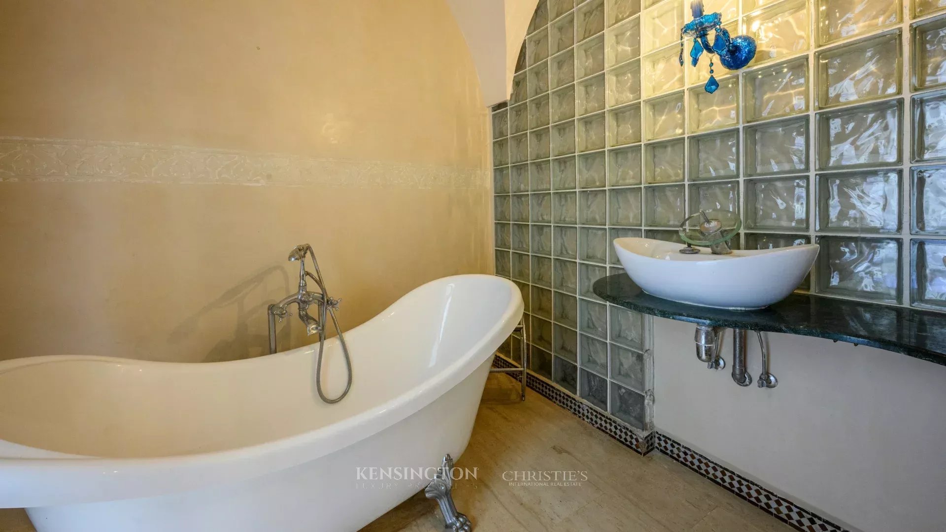 5 Bedroom Villa/Townhouse's Image 38