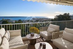 SOLE AGENT: Stunning contemporary apartment with breathtaking sea views — photo 2 of 7