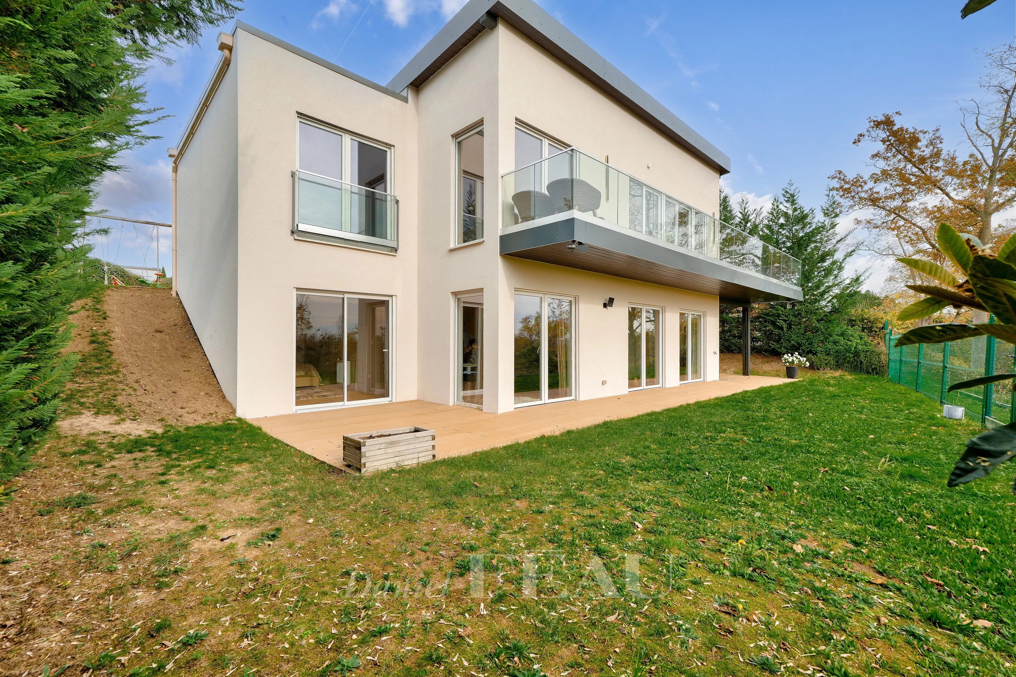 Herblay-sur-Seine  -  An exceptional contemporary property