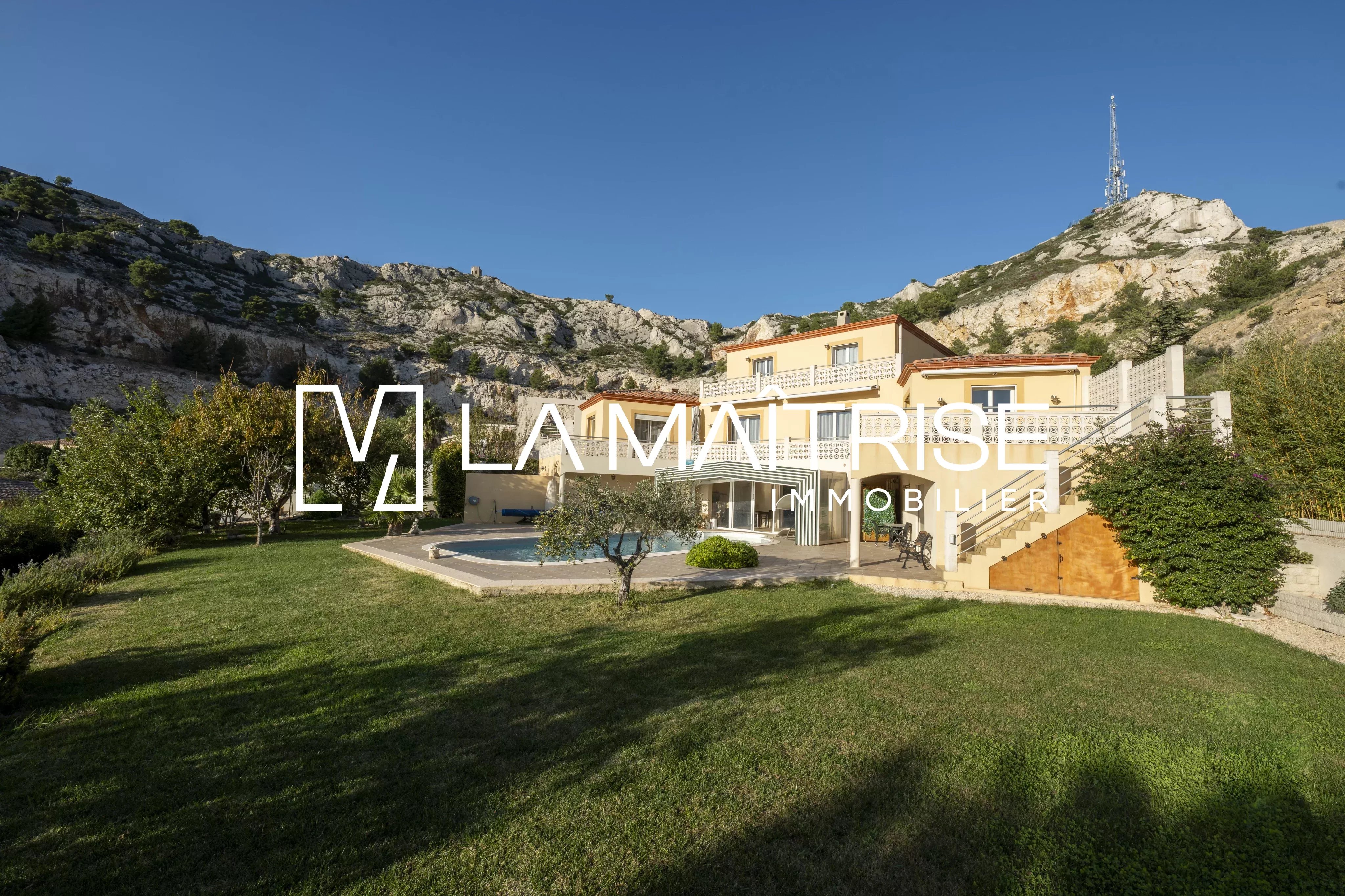 VILLA  T5 - 251 M² - PARCELLE DE 1125 M²