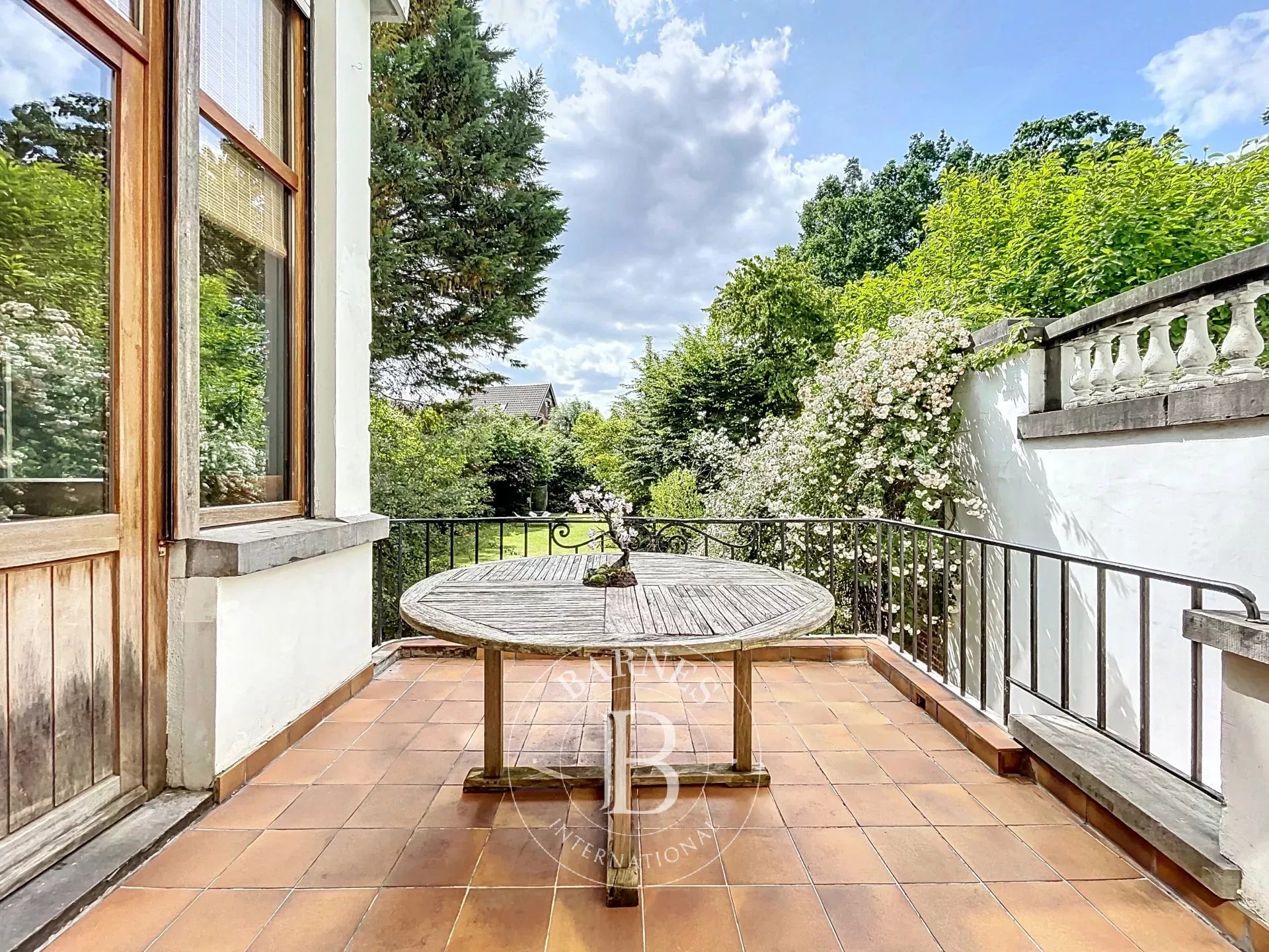 Uccle - Immeuble 3 façades à renover- 4 Logements- 3 Garages- Somptueux jardin