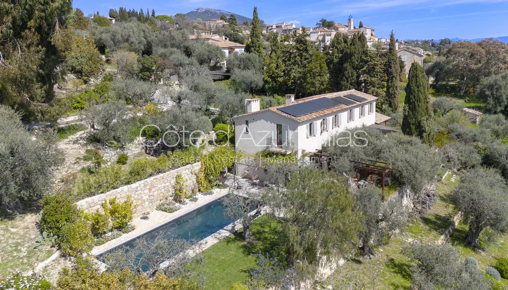 Propriété de charme entièrement rénovée avec vue mer panoramique