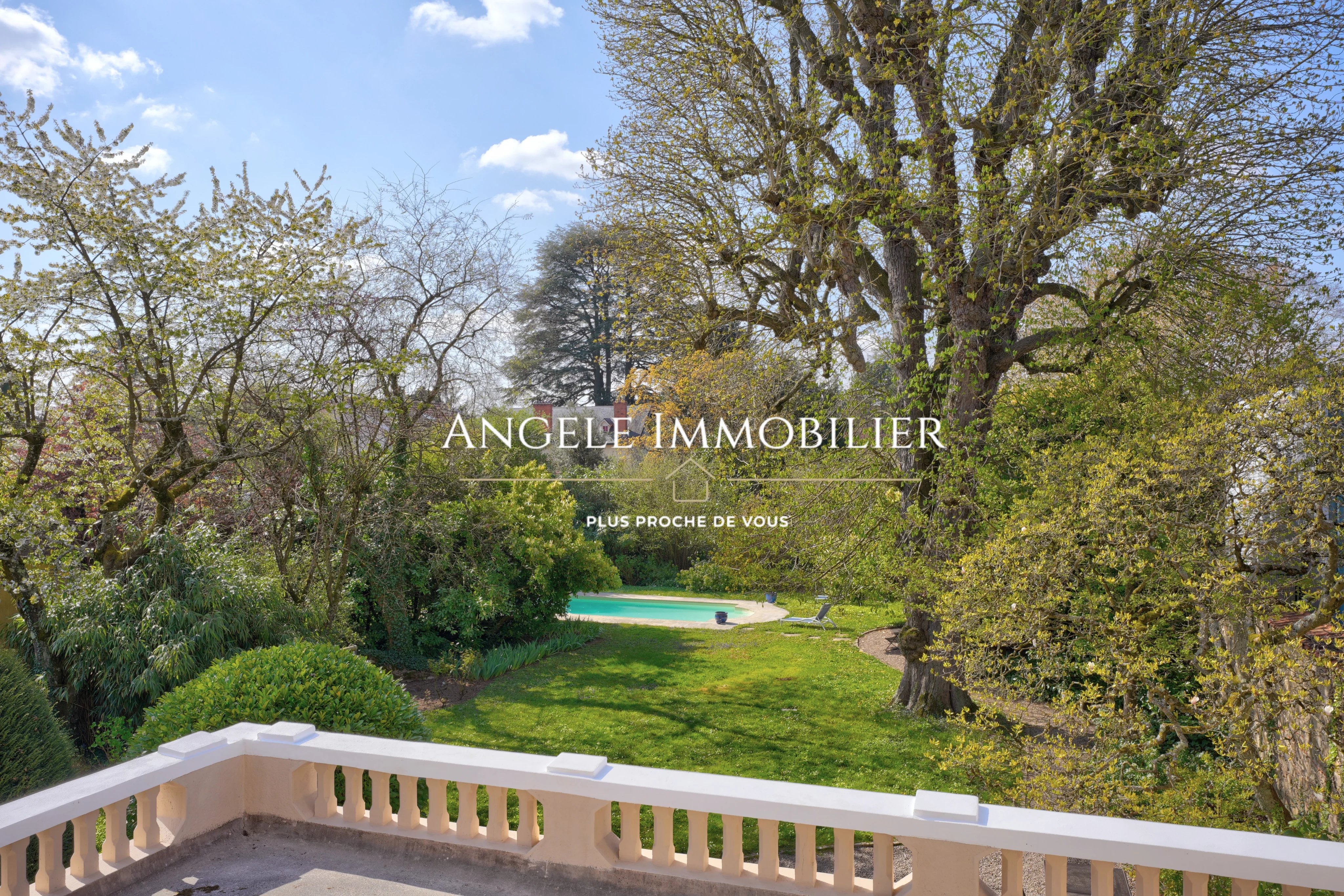 Écully. Idéalement située. Propriété de caractère fin XIXe avec piscine — photo 20