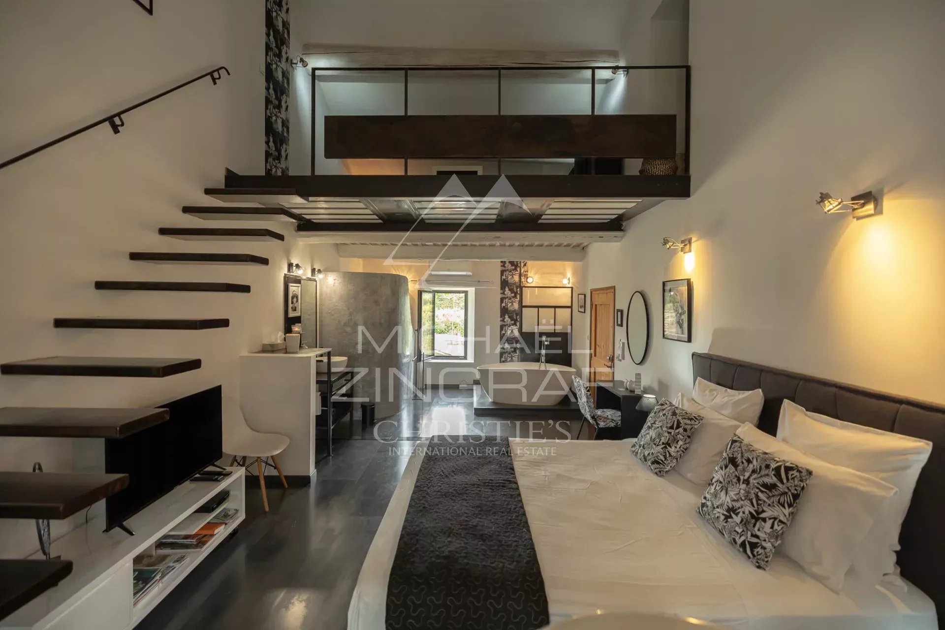 6 Bedroom Villa/Townhouse's Image 6