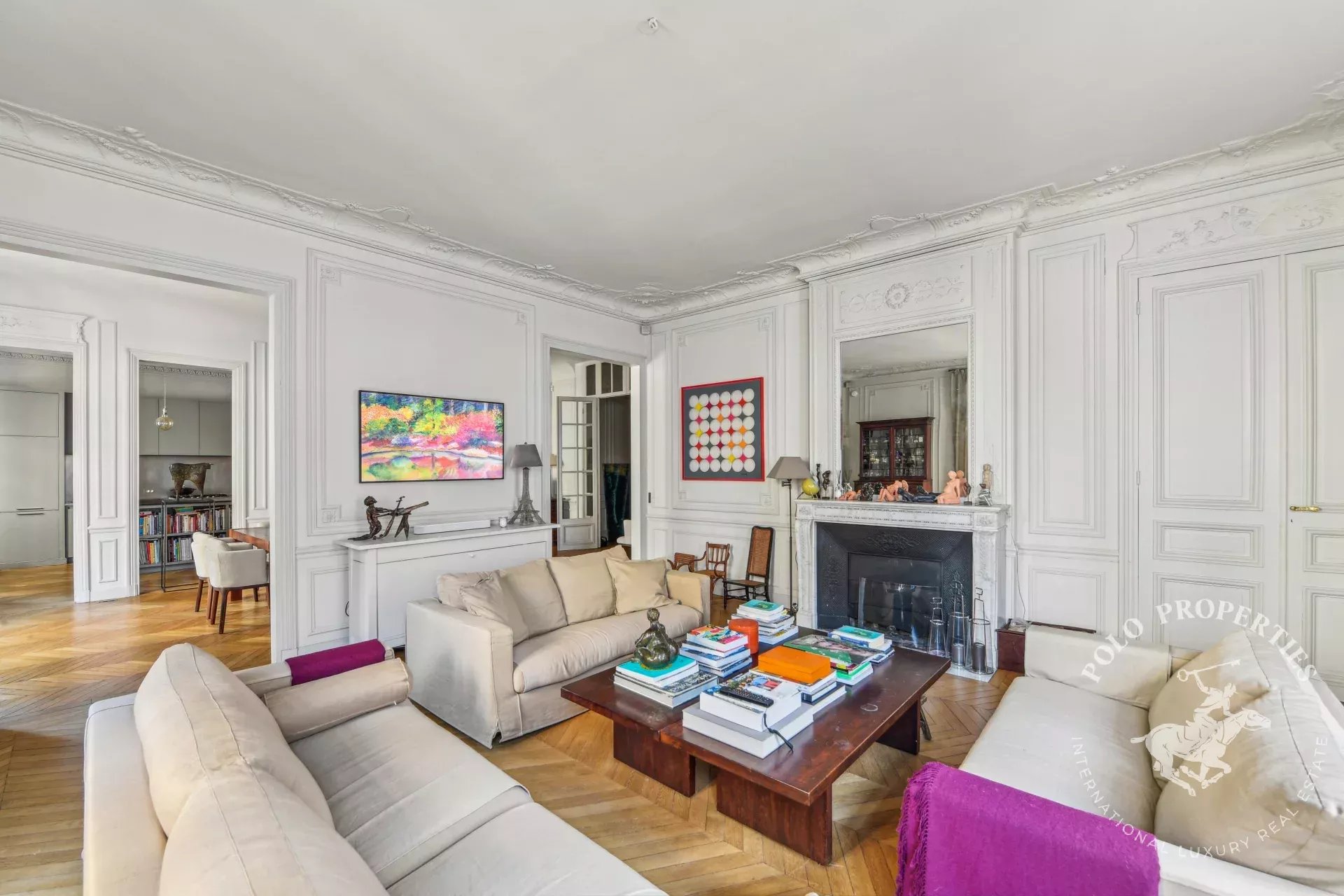 Family apartment on private avenue