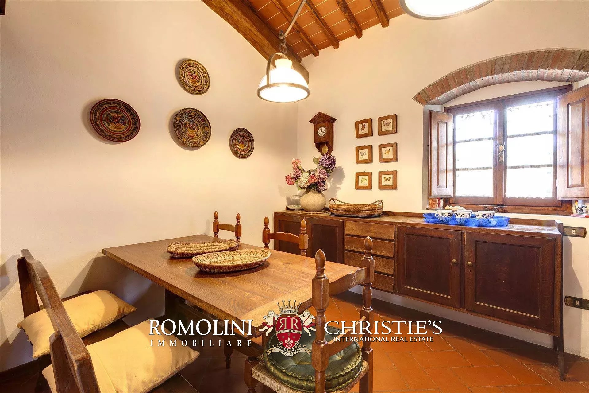 9 Bedroom Vineyard's Image 39