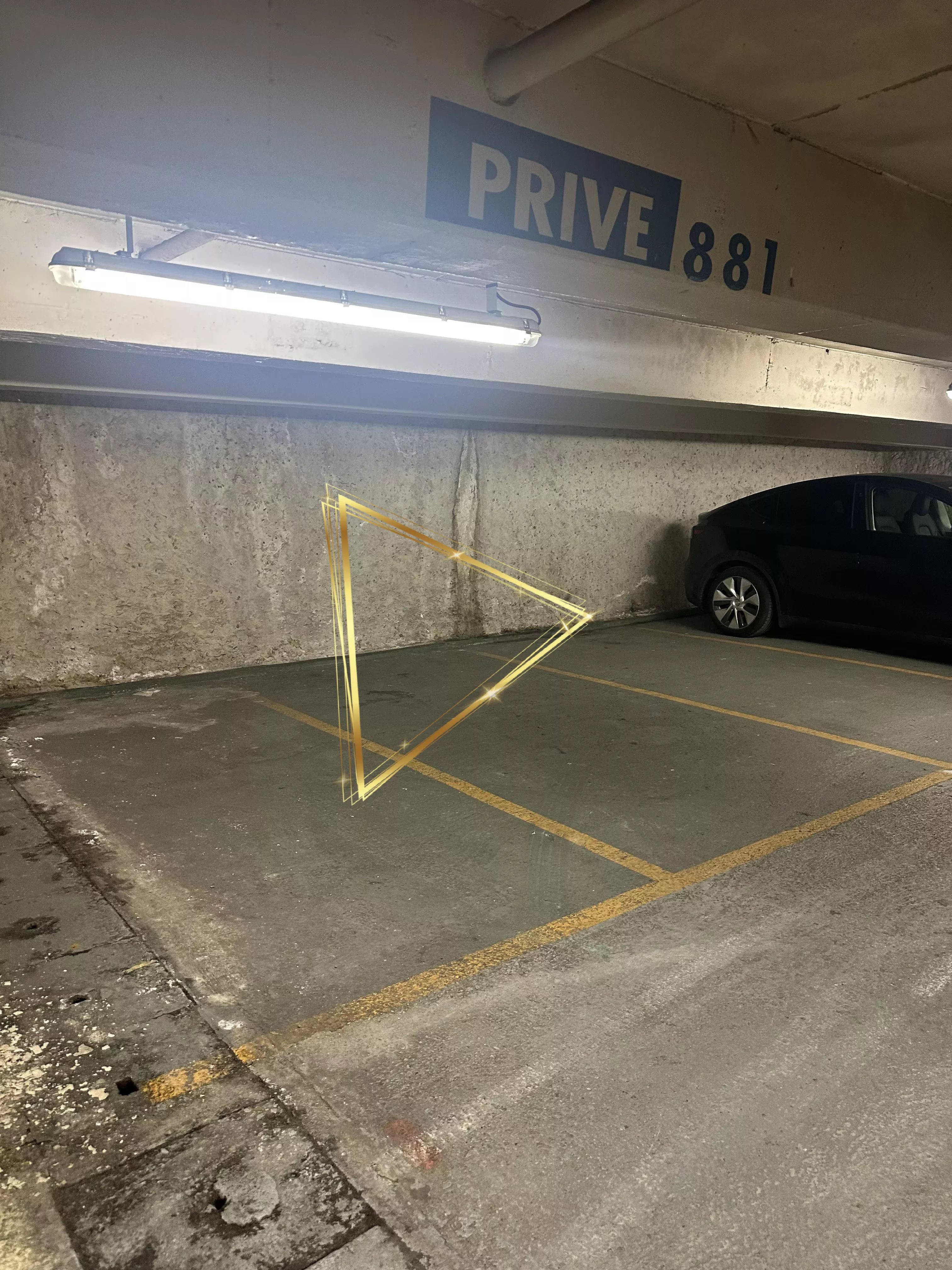 Place de parking en sous-sol privé et sécurisé à vendre dans le parking des Galeries Lafayette.