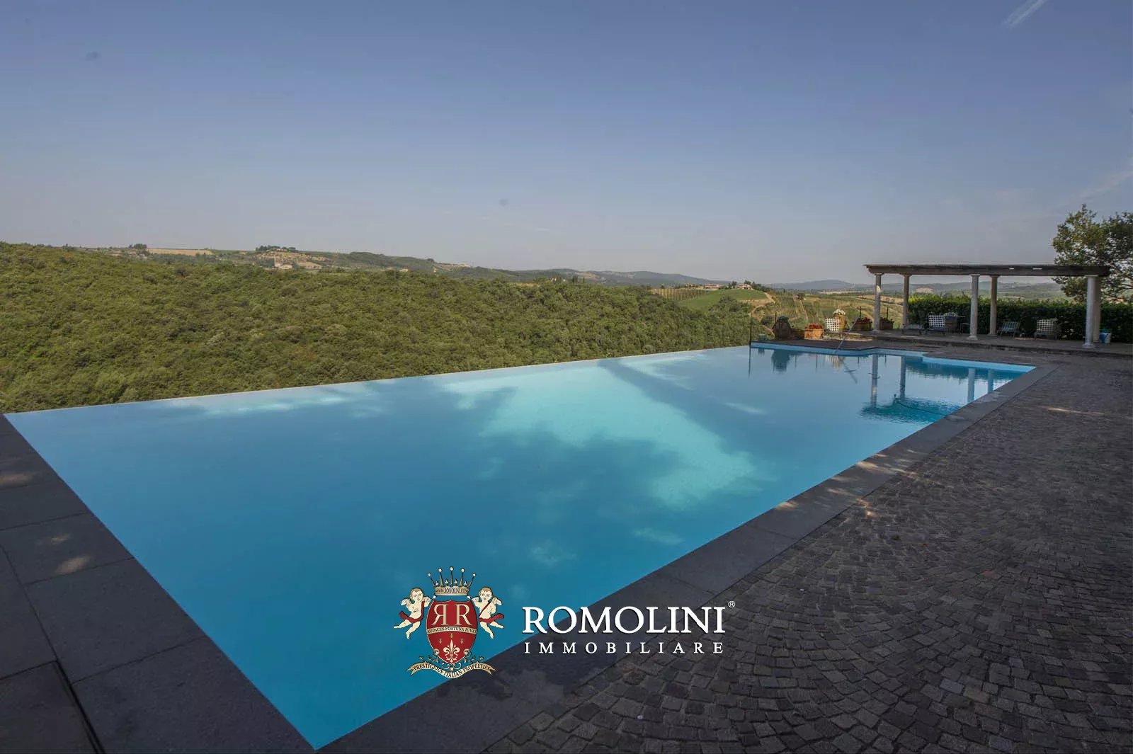 20 Bedroom Vineyard's Image 18