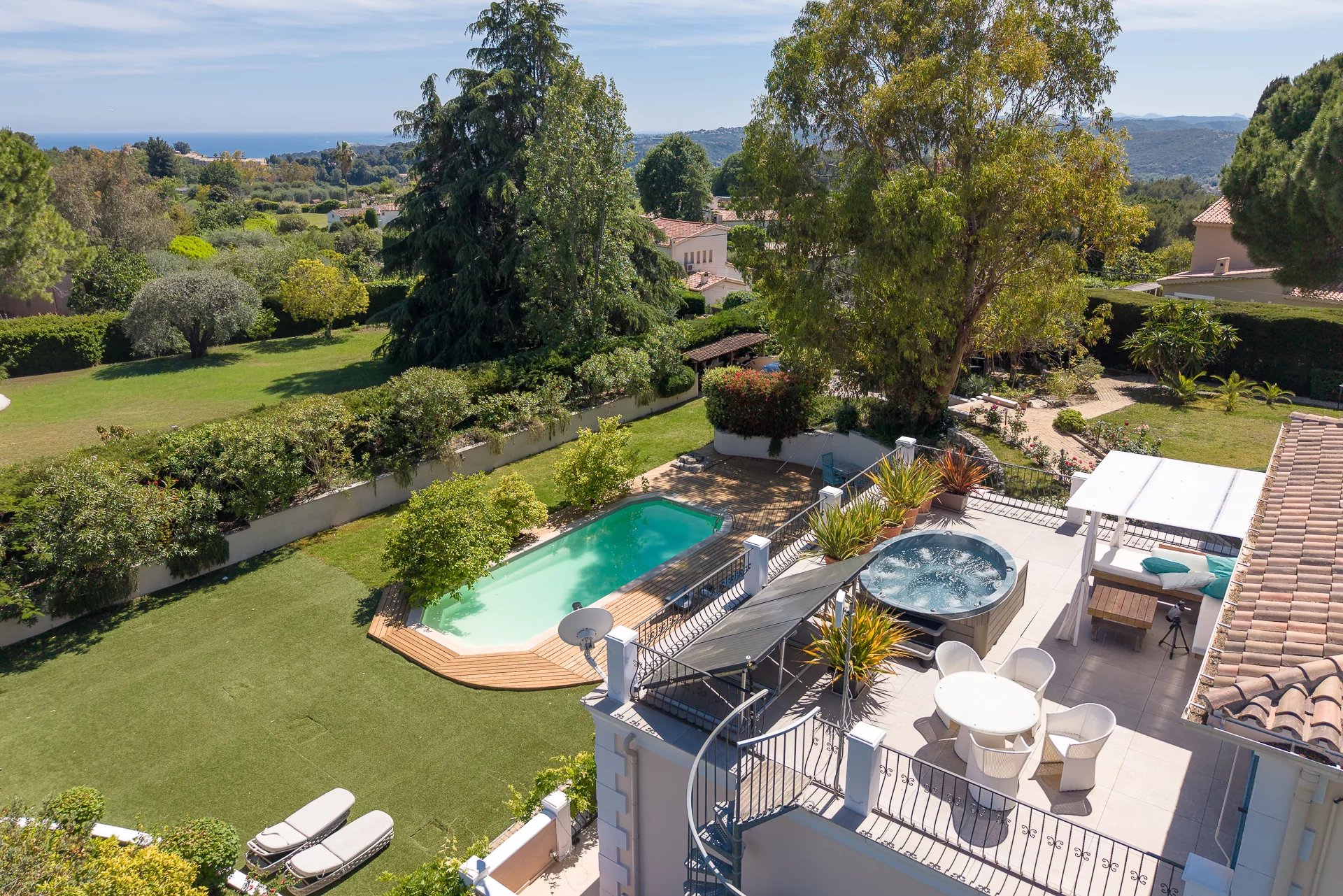 Saint-Paul-de-Vence – Elegant Neo-Provençal Property