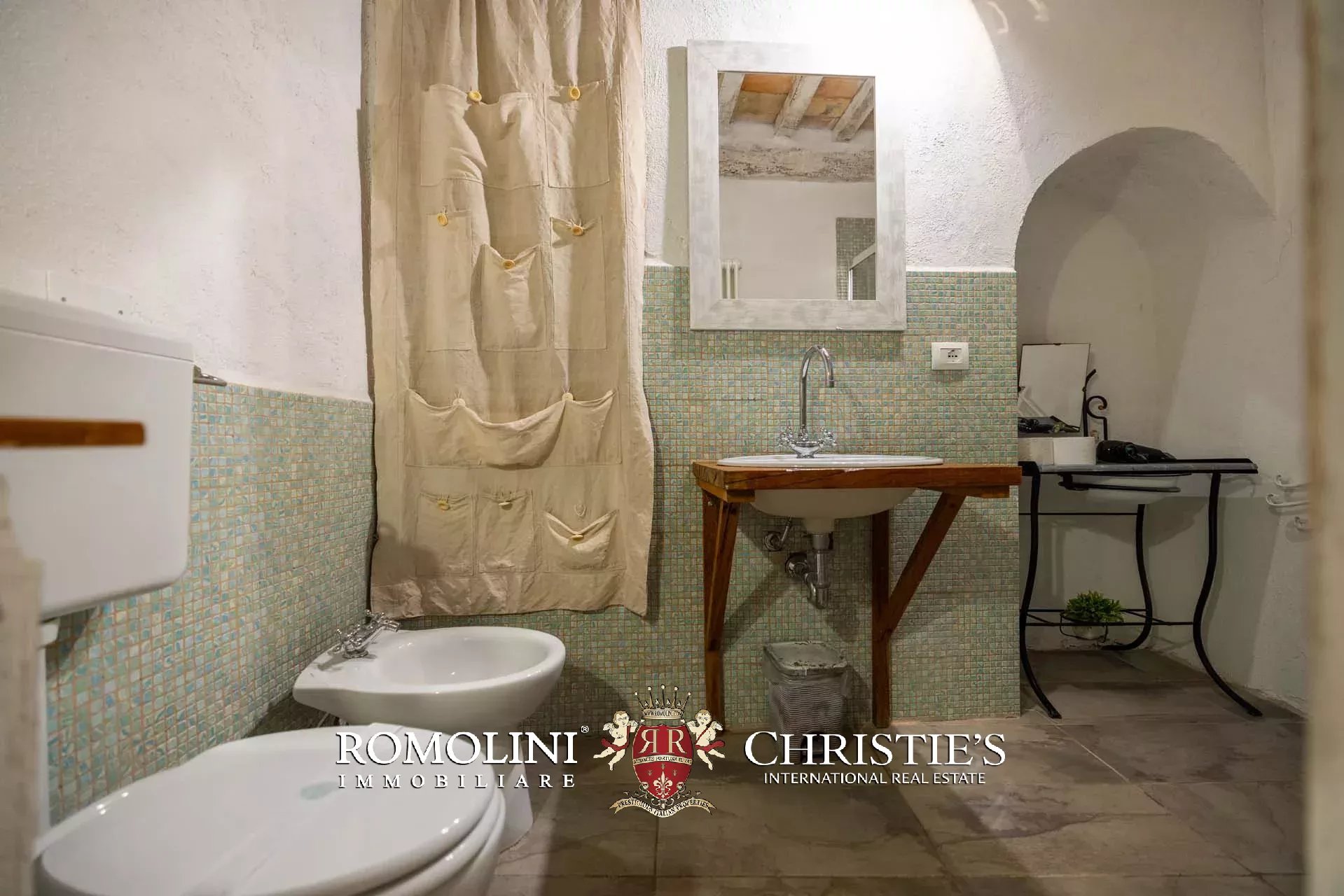 10 Bedroom Chateau's Image 57