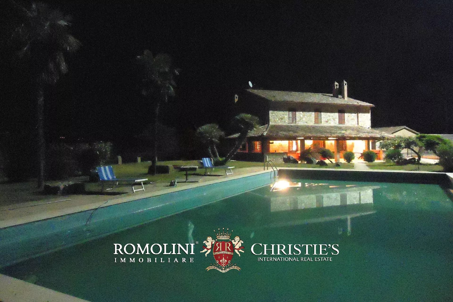 UMBRIAN COUNTRY ESTATE FOR SALE NEAR TODI